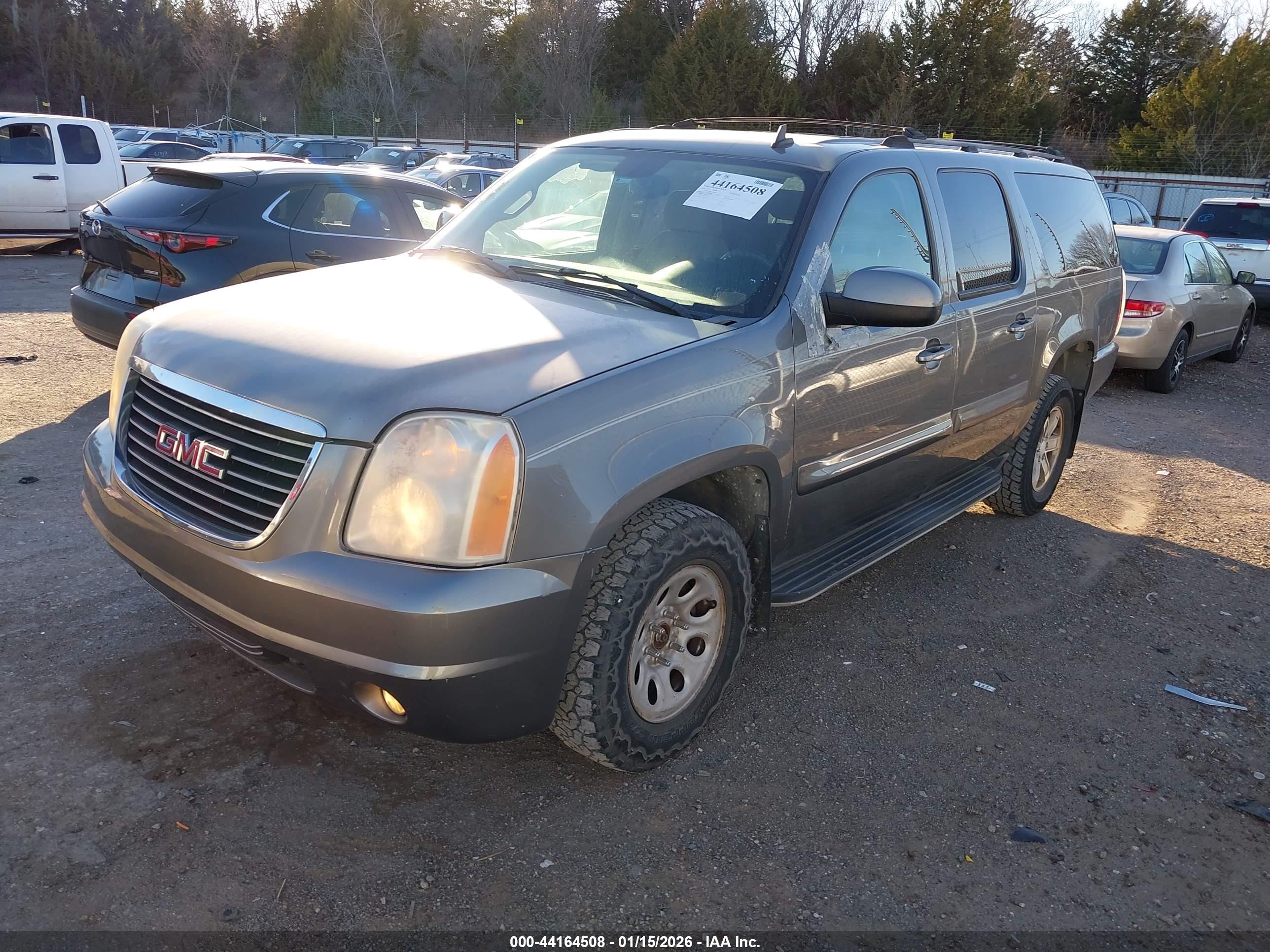 GMC YUKON image 2
