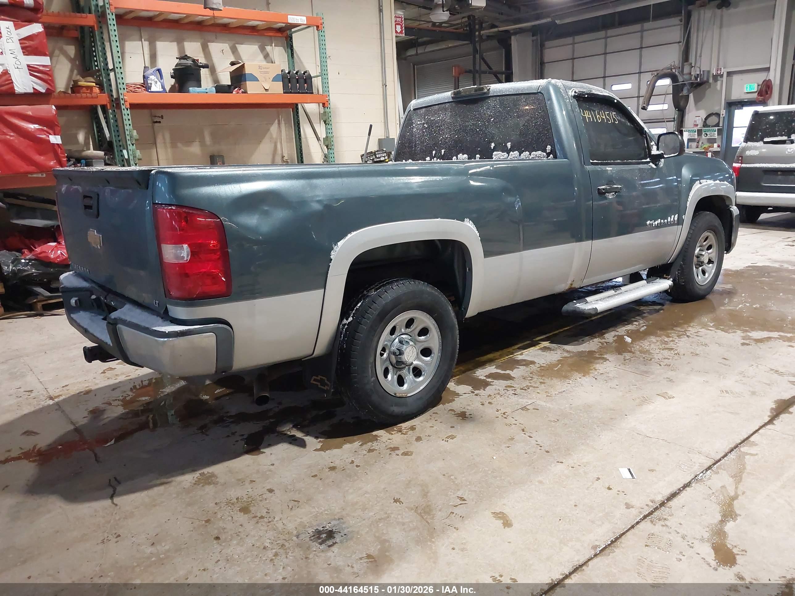 CHEVROLET SILVERADO image 4