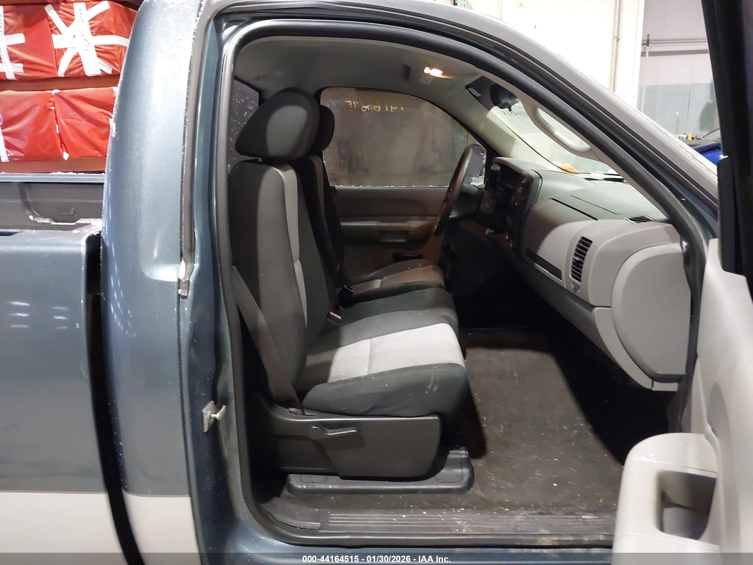 CHEVROLET SILVERADO image 5