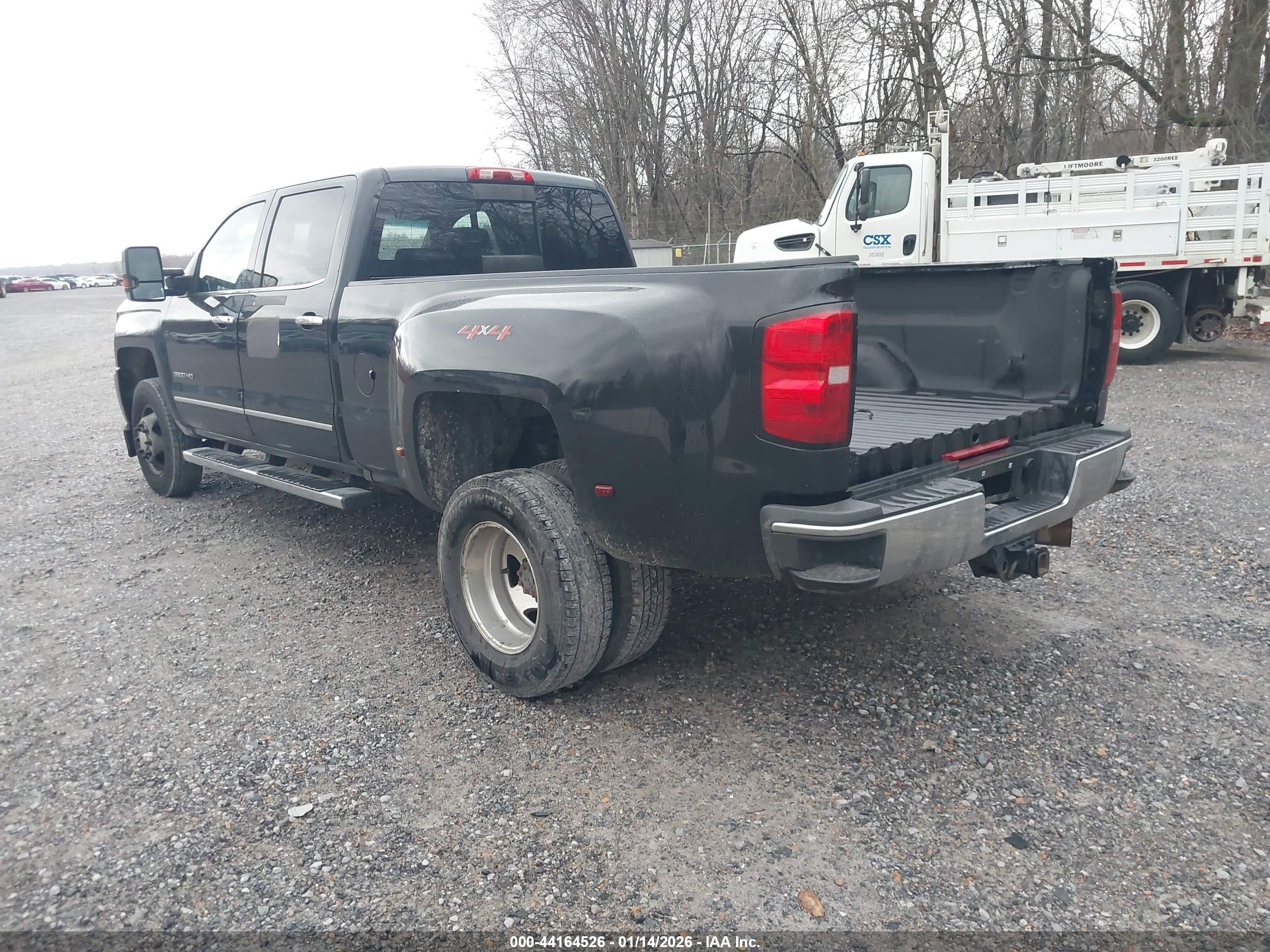 CHEVROLET SILVERADO image 3
