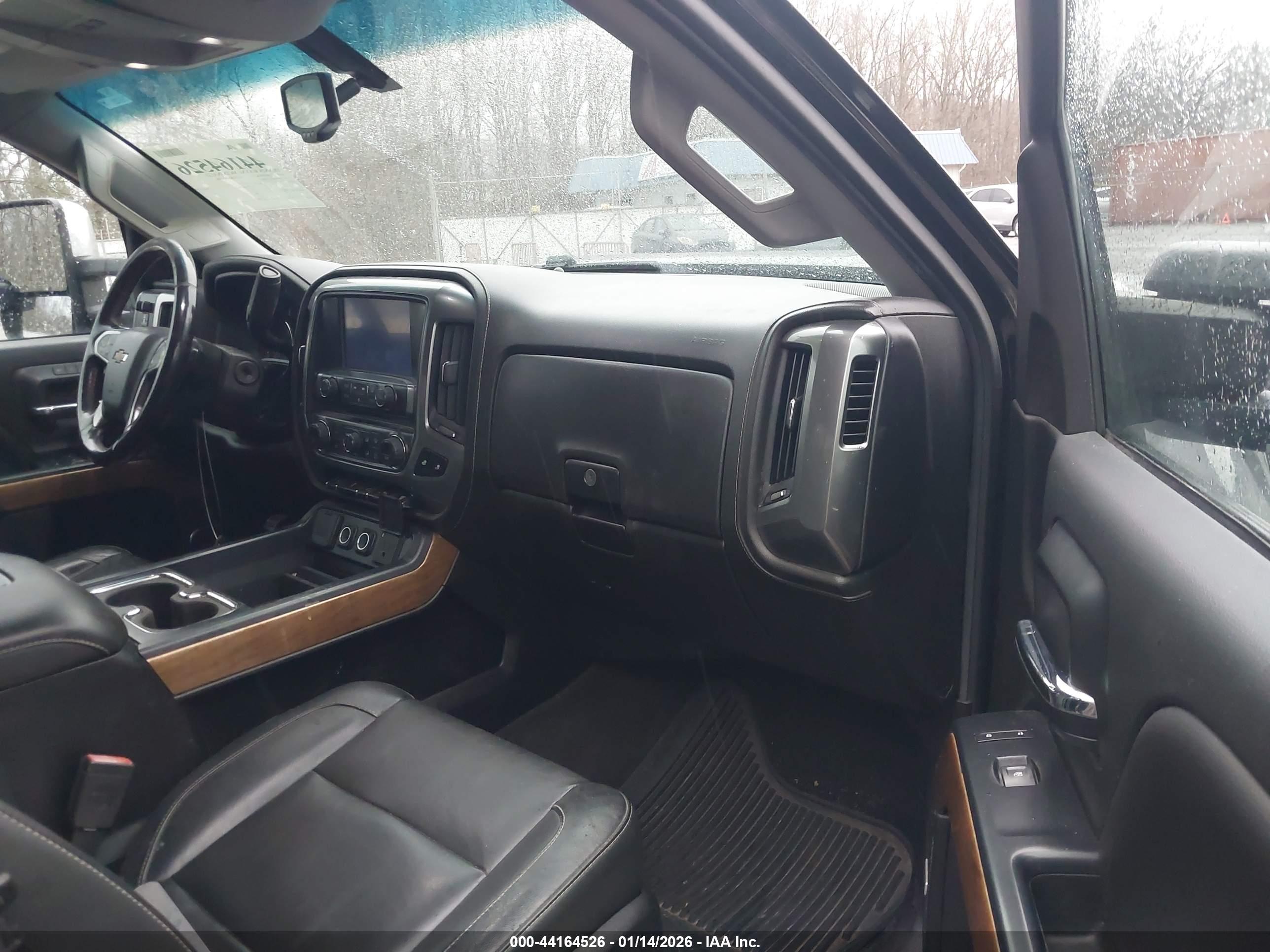 CHEVROLET SILVERADO image 7