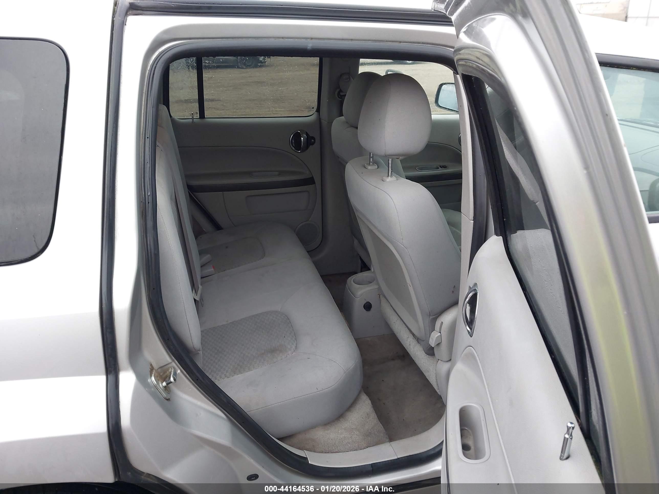 CHEVROLET HHR image 8
