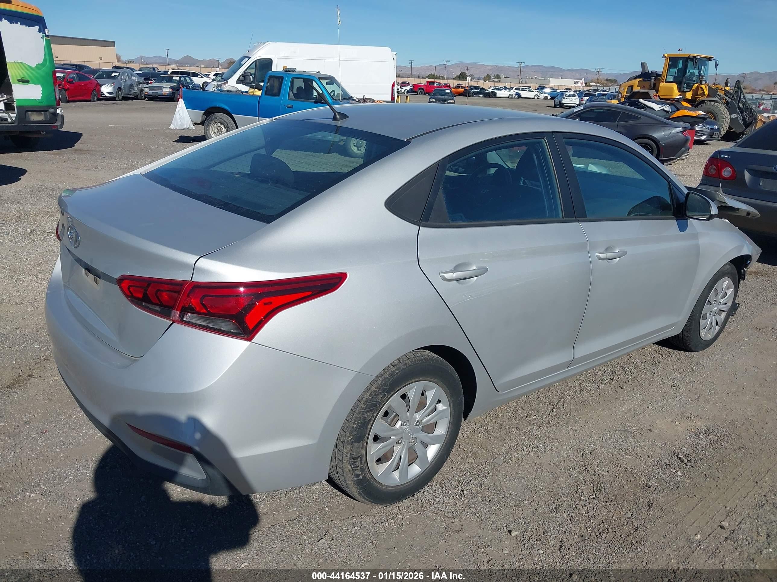 HYUNDAI ACCENT image 4