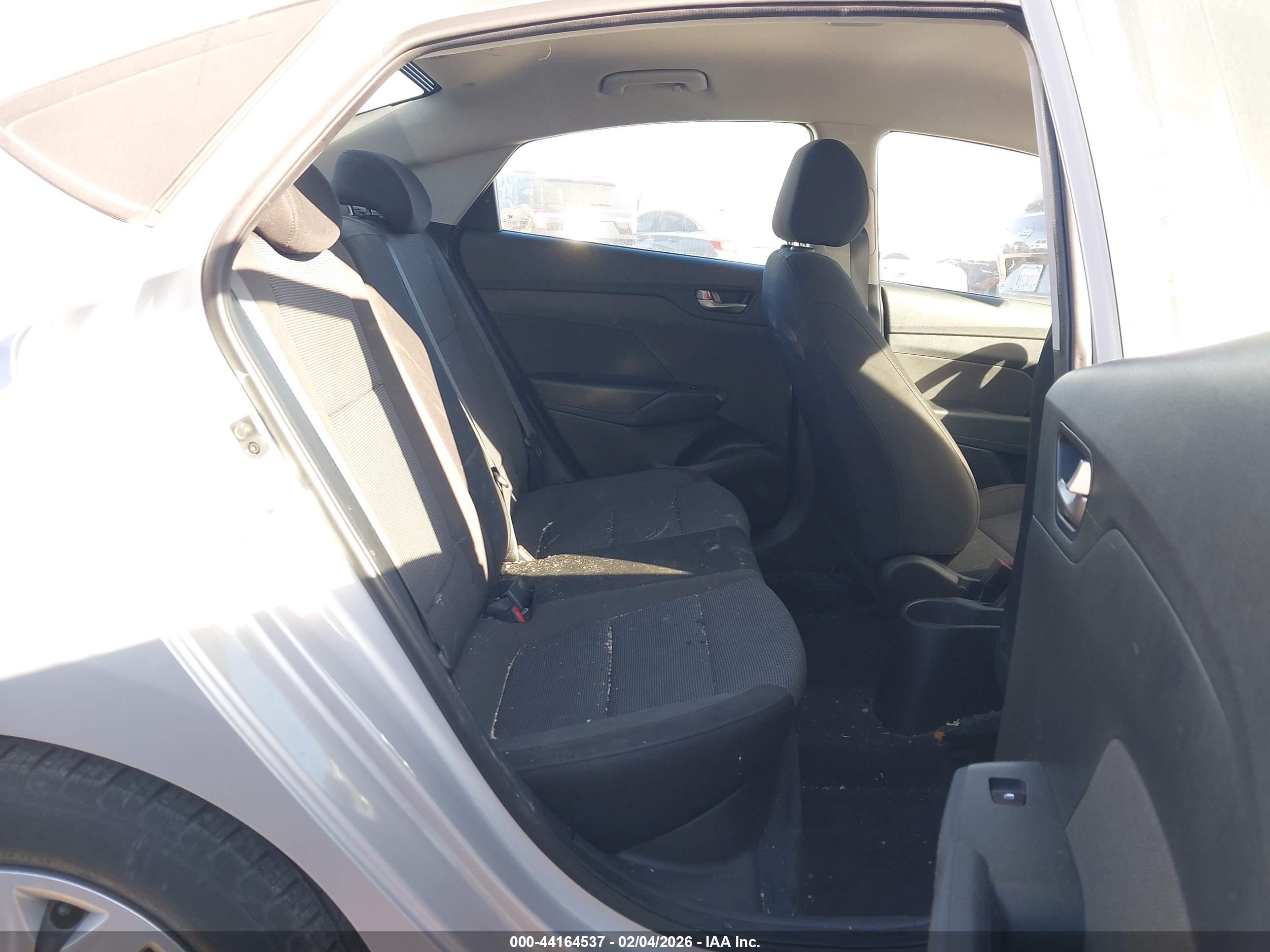 HYUNDAI ACCENT image 8
