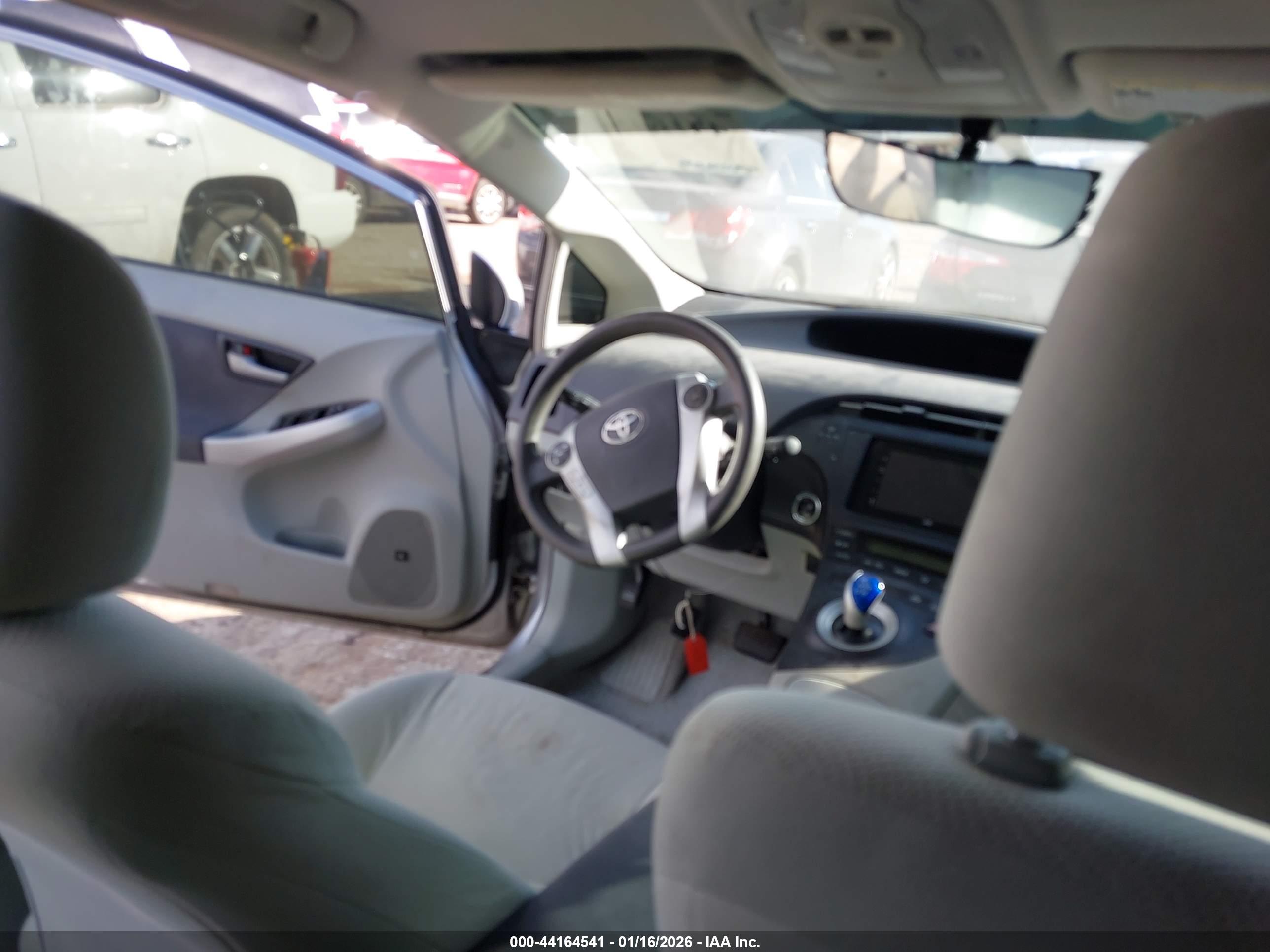 TOYOTA PRIUS image 5