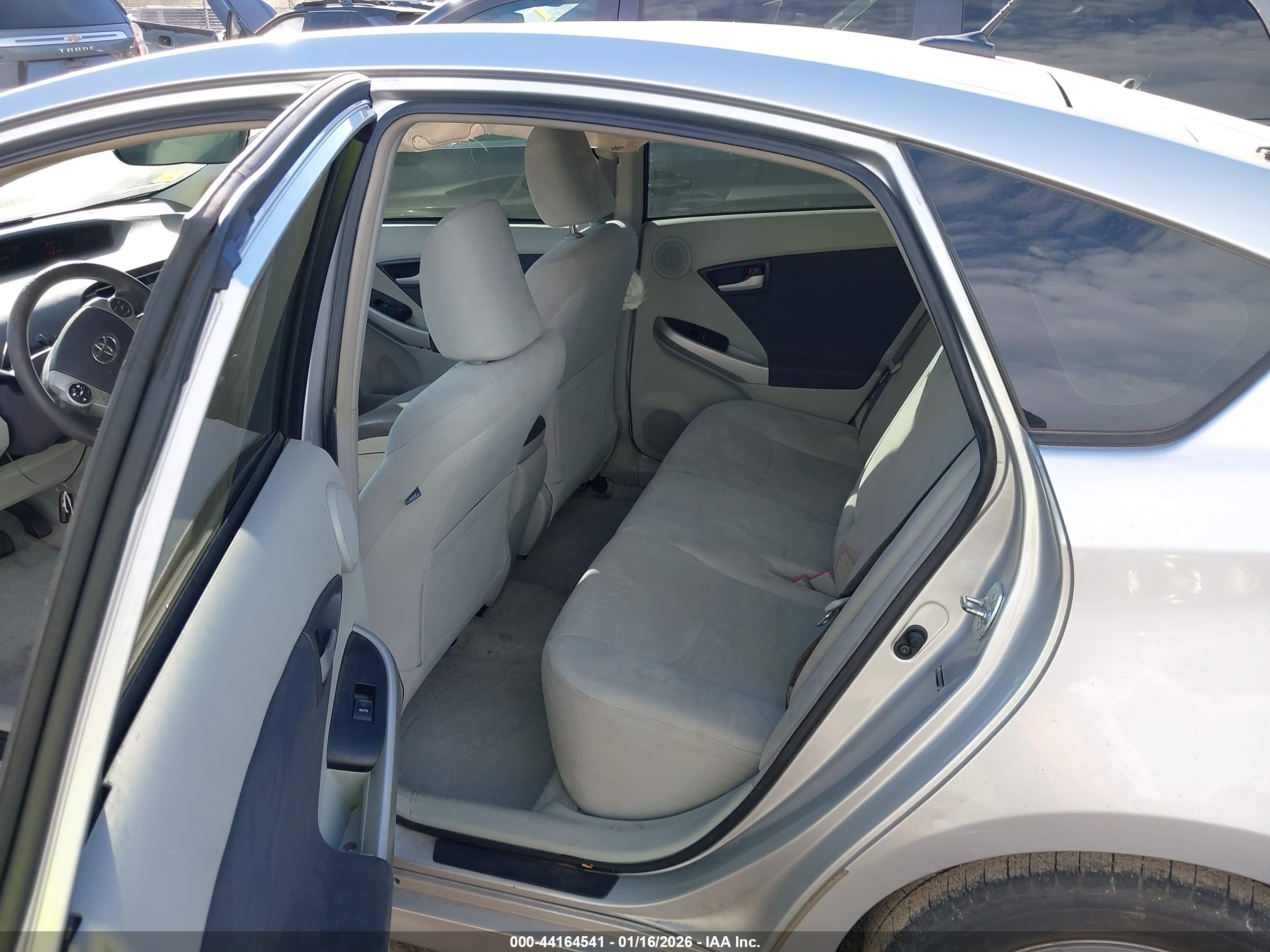 TOYOTA PRIUS image 8
