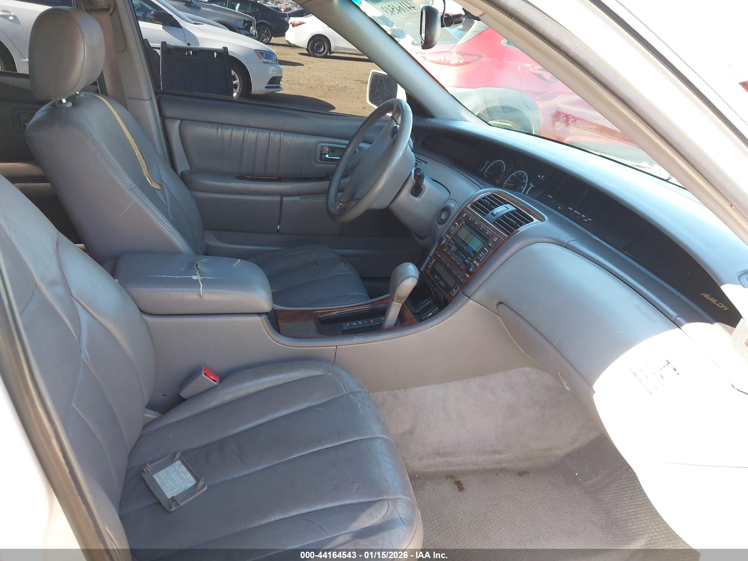 TOYOTA AVALON image 5