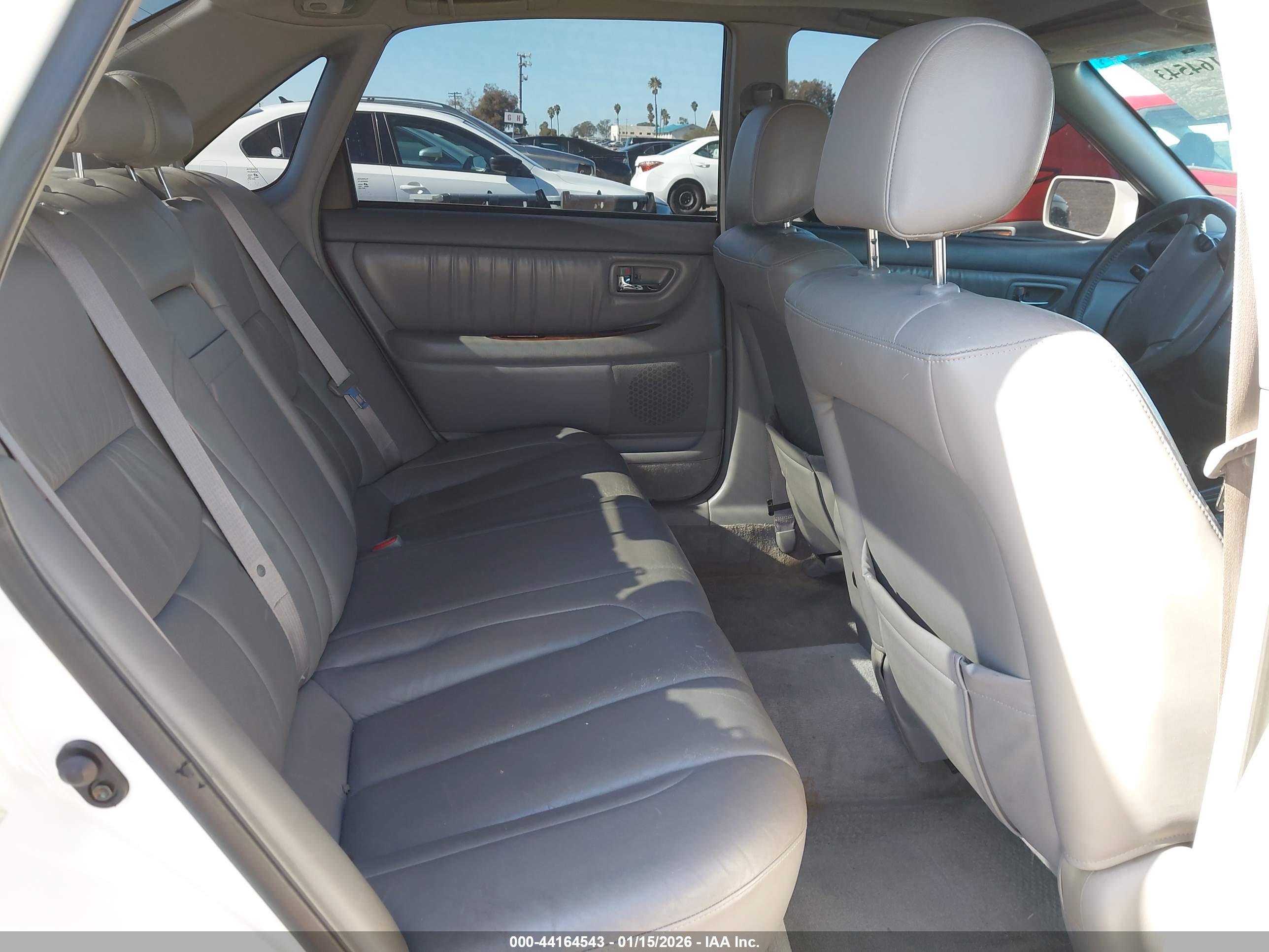 TOYOTA AVALON image 8