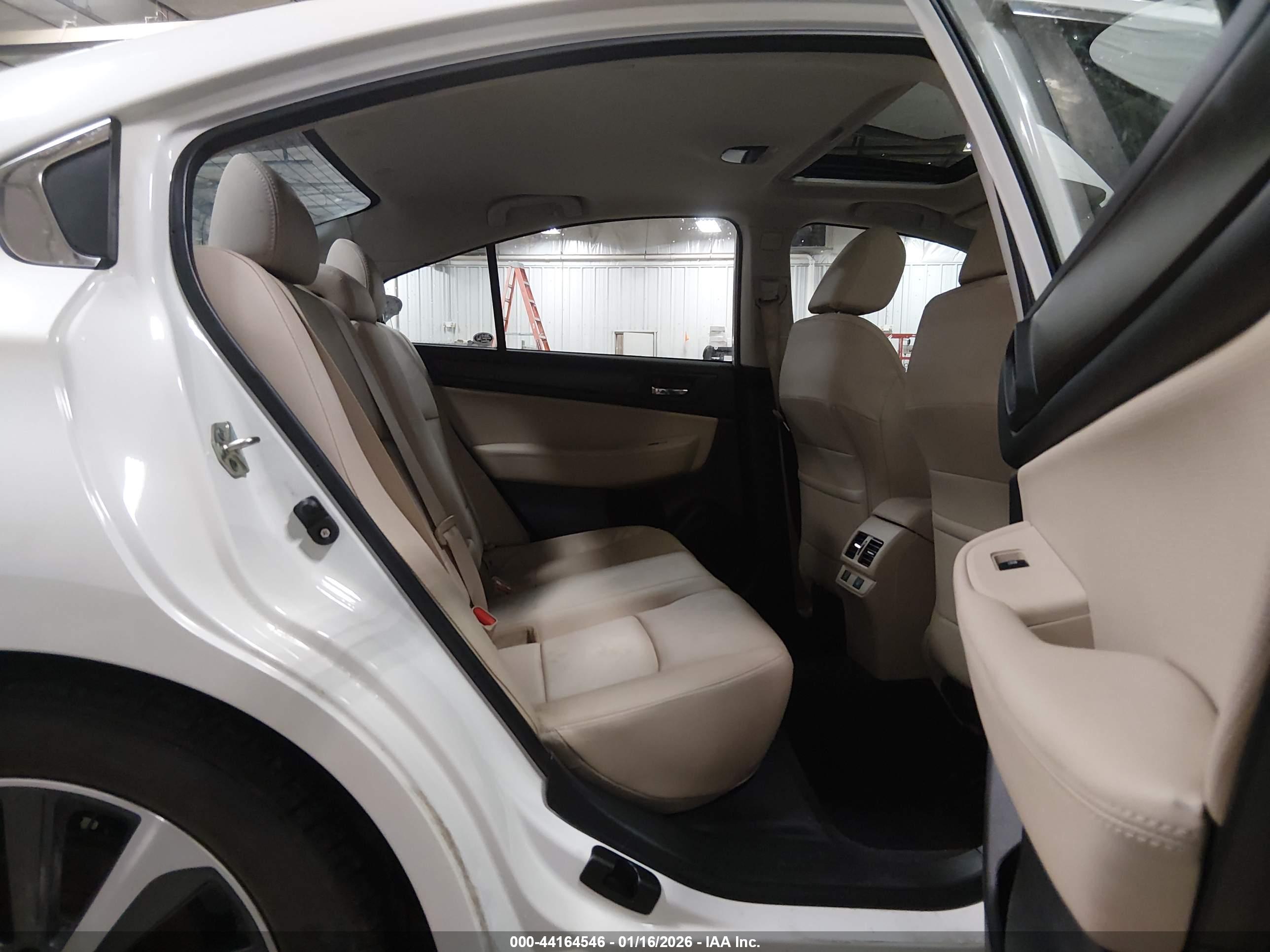 SUBARU LEGACY image 8