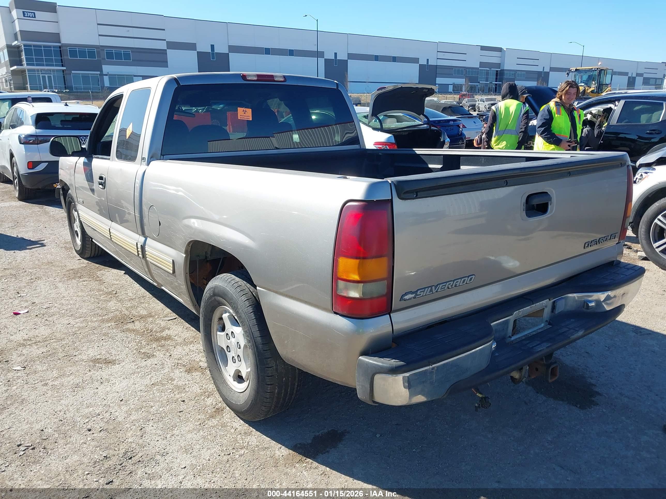 CHEVROLET SILVERADO image 3