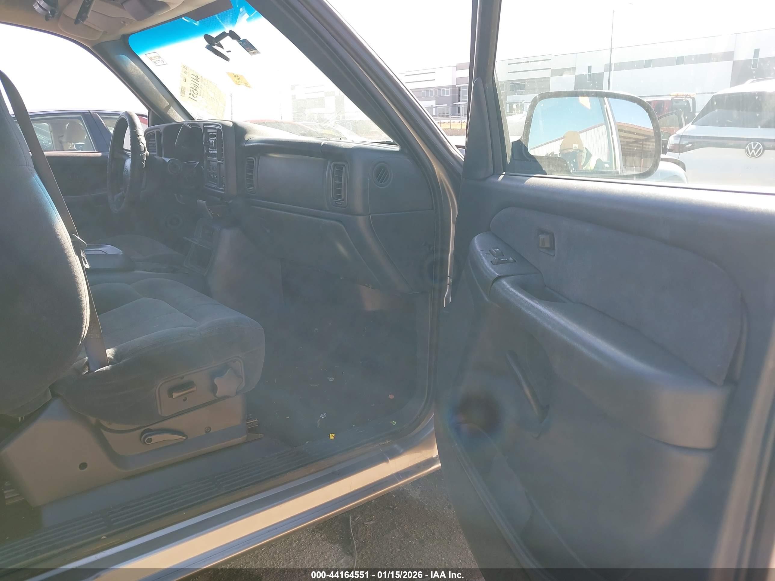CHEVROLET SILVERADO image 5