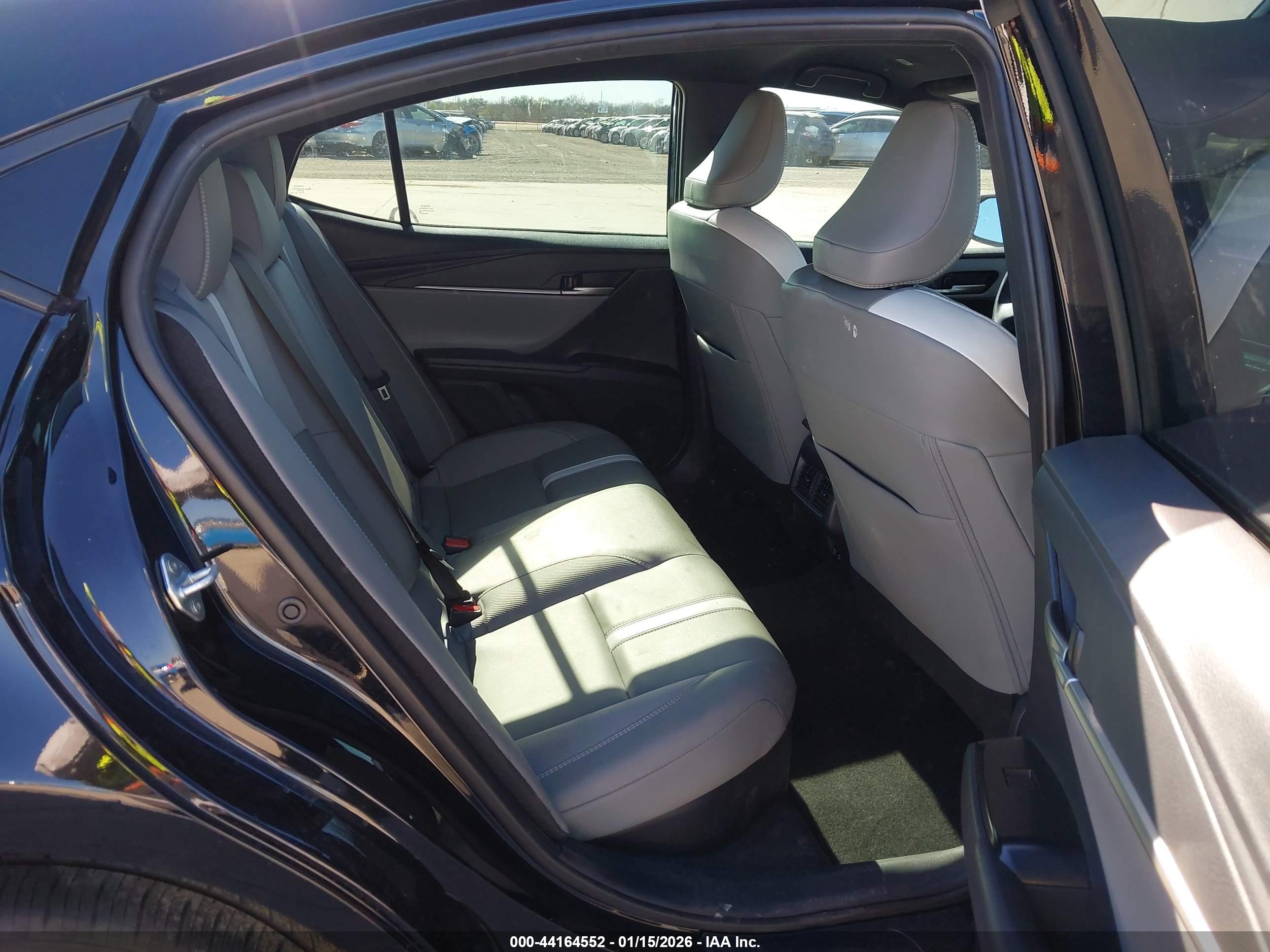 TOYOTA CAMRY image 8
