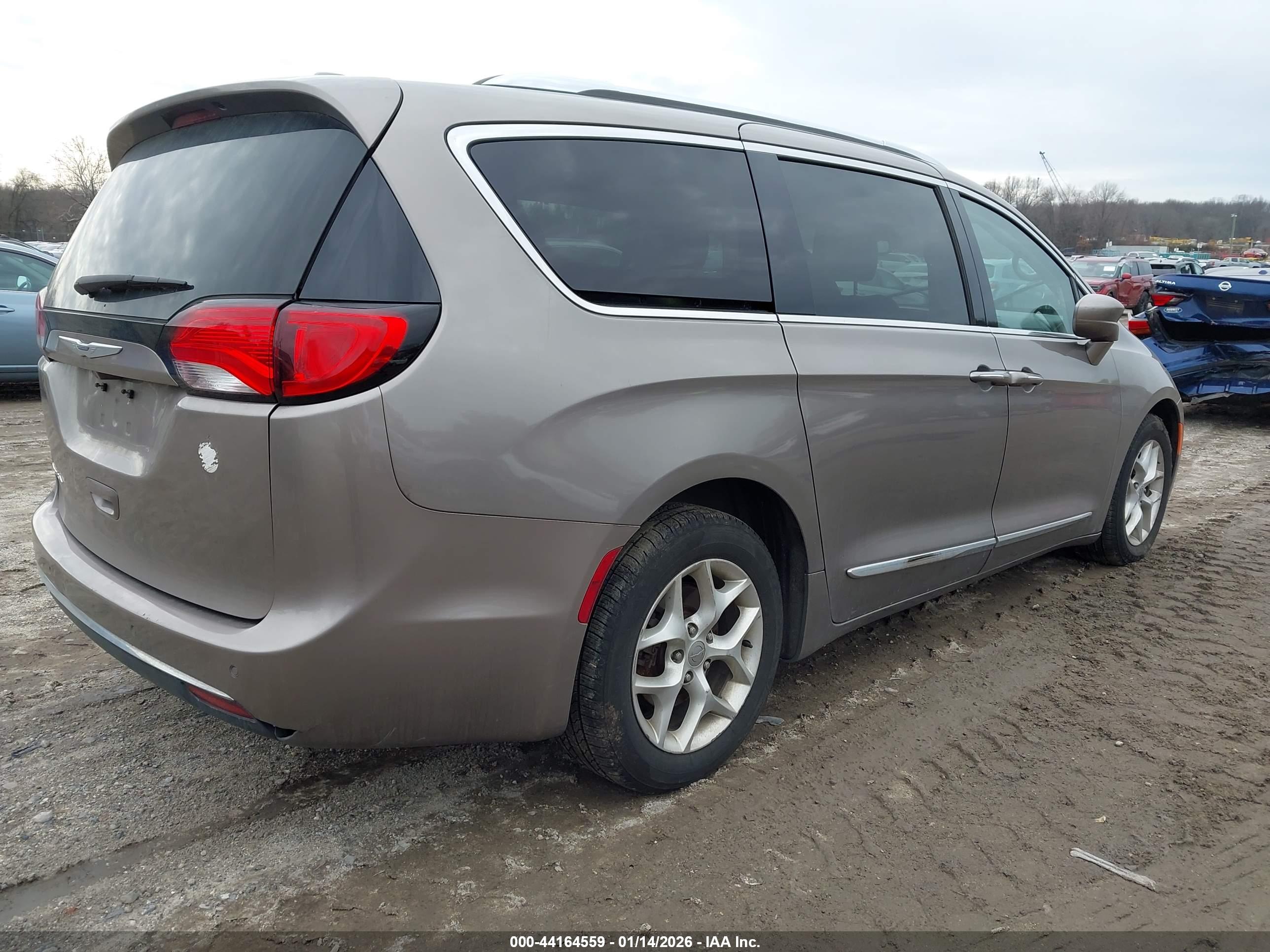 CHRYSLER PACIFICA image 4