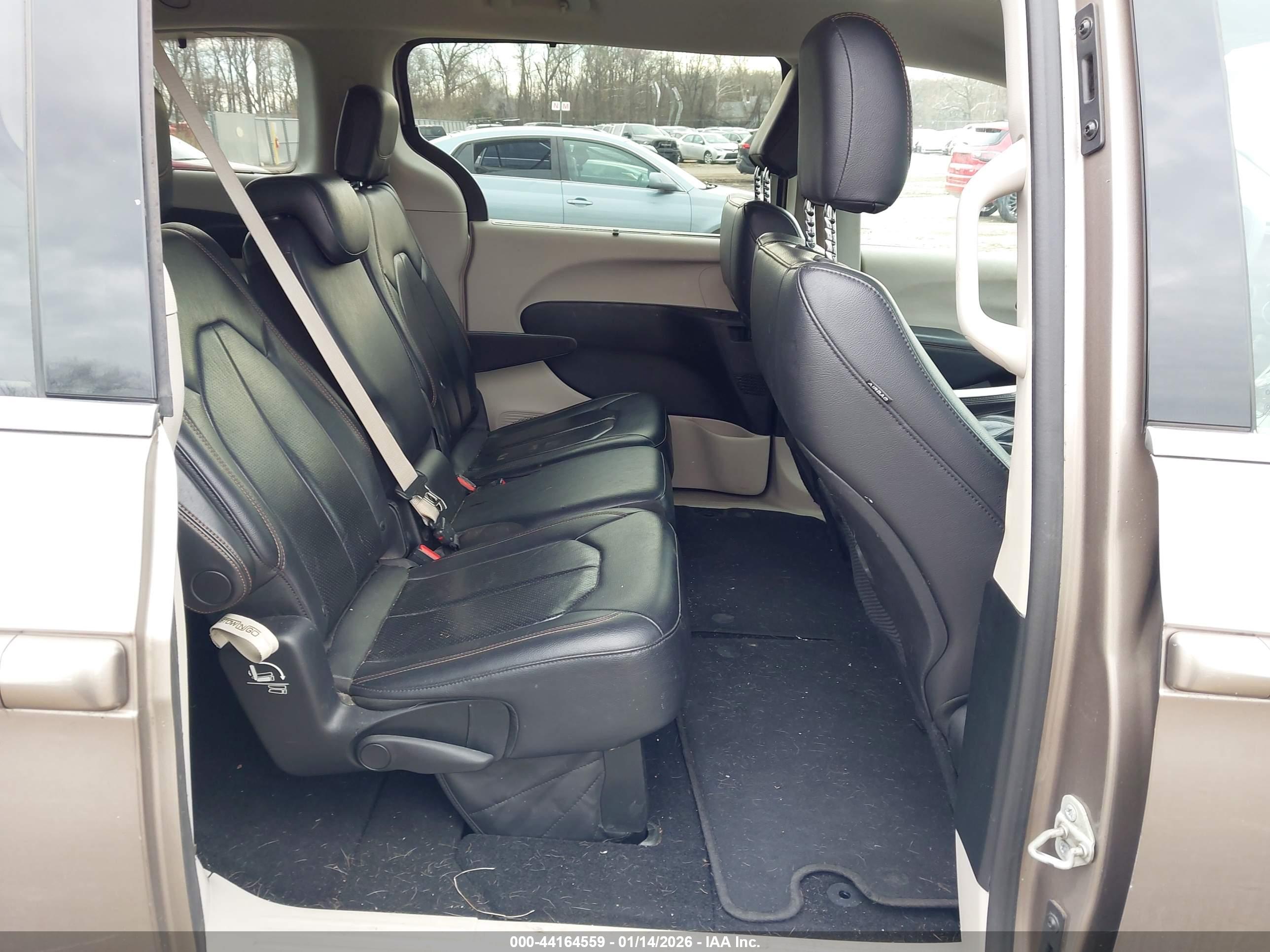 CHRYSLER PACIFICA image 8