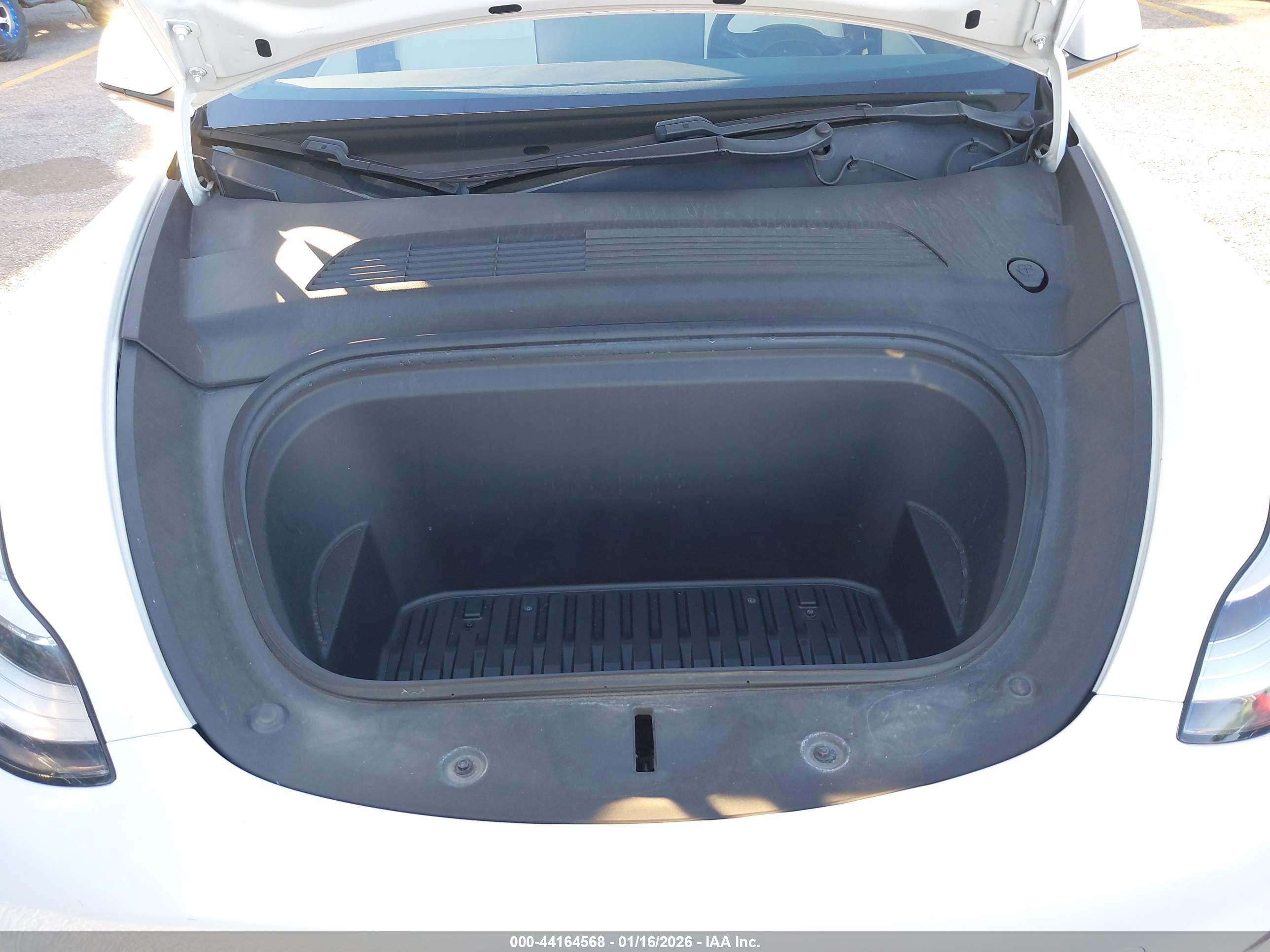 TESLA MODEL image 10
