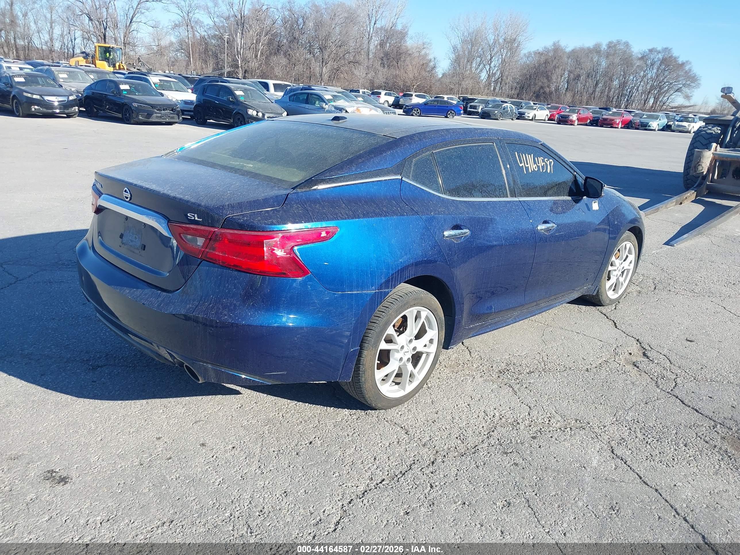 NISSAN MAXIMA image 4