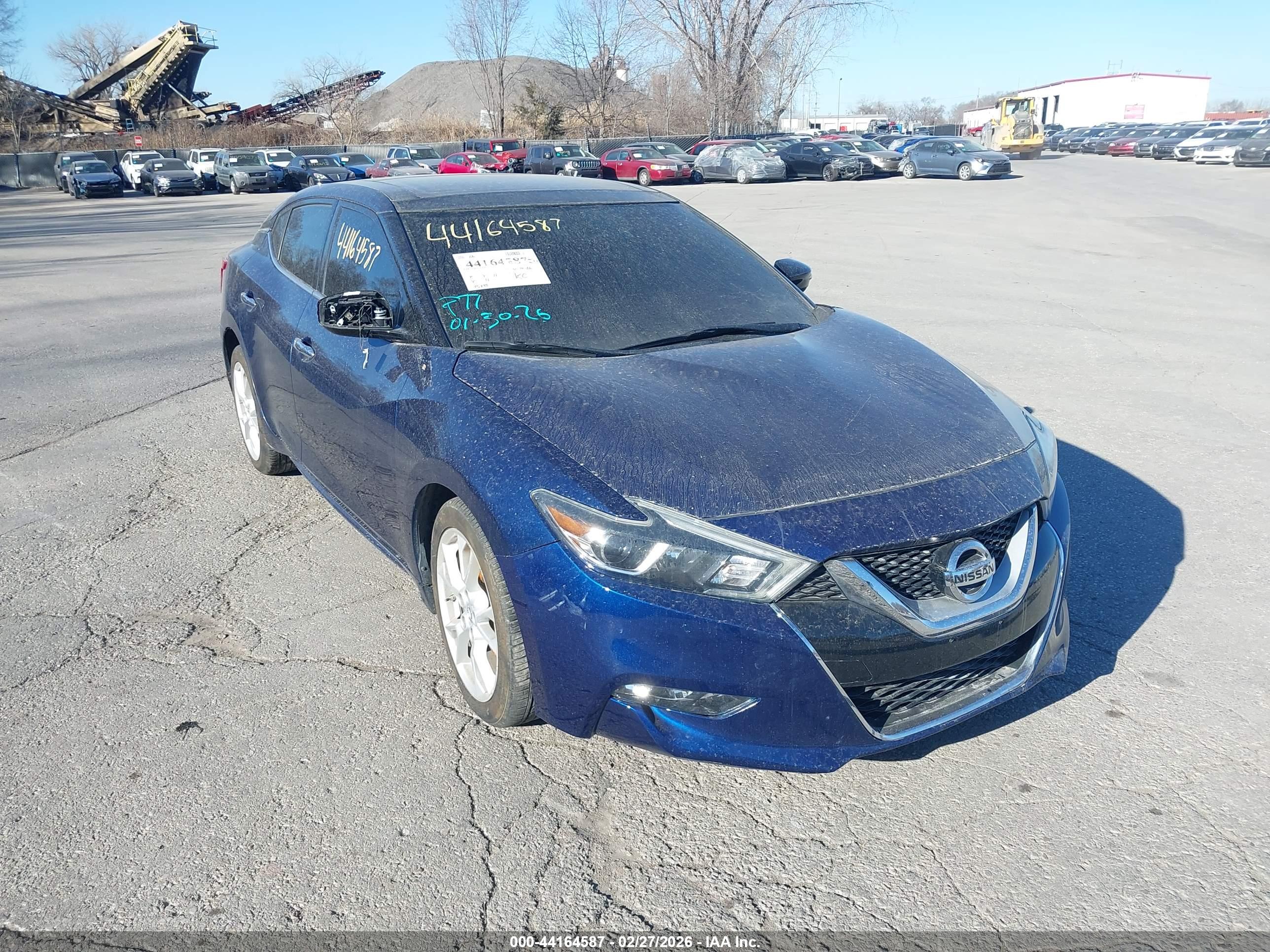 NISSAN MAXIMA image 6