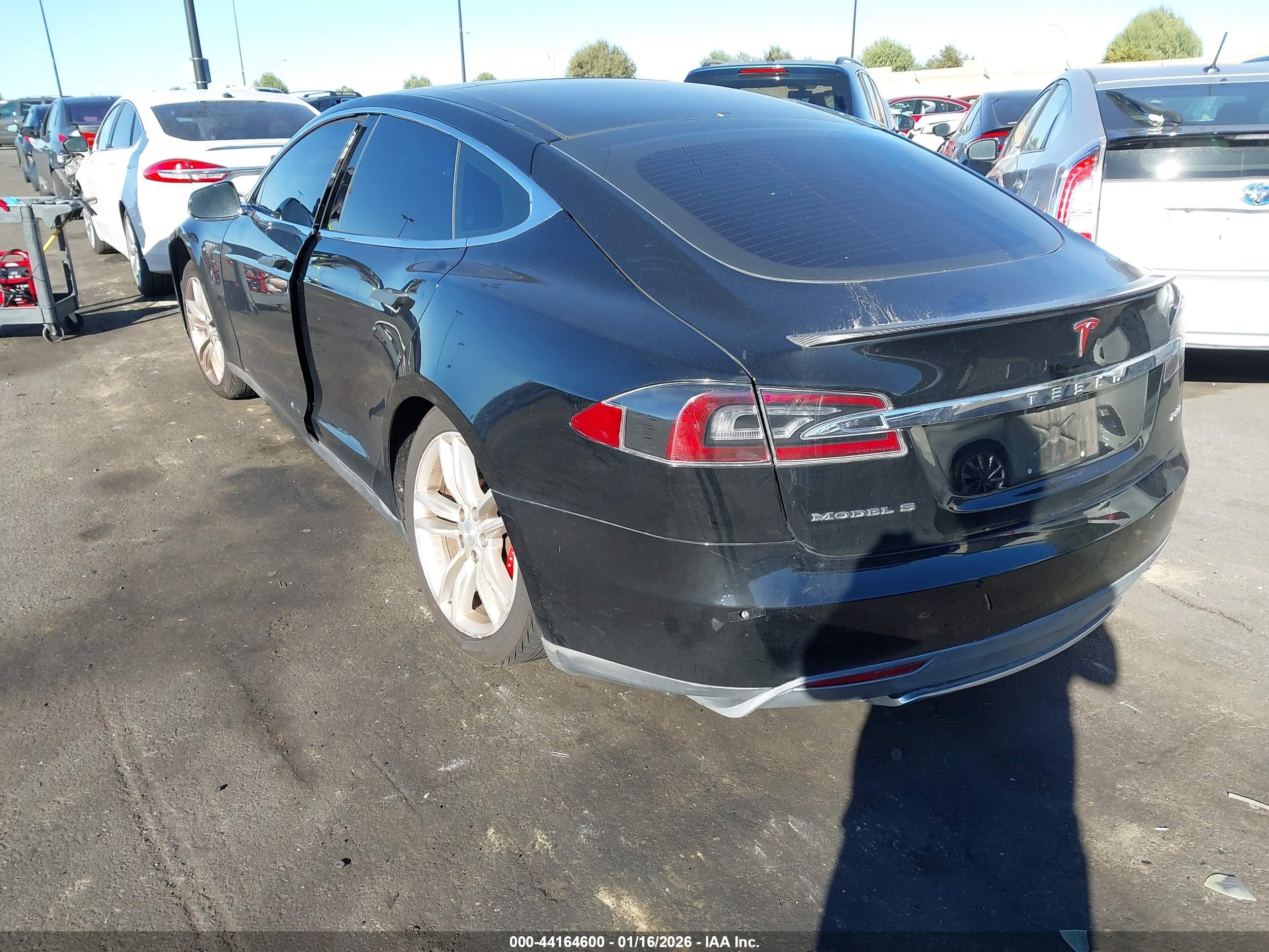 TESLA MODEL image 3