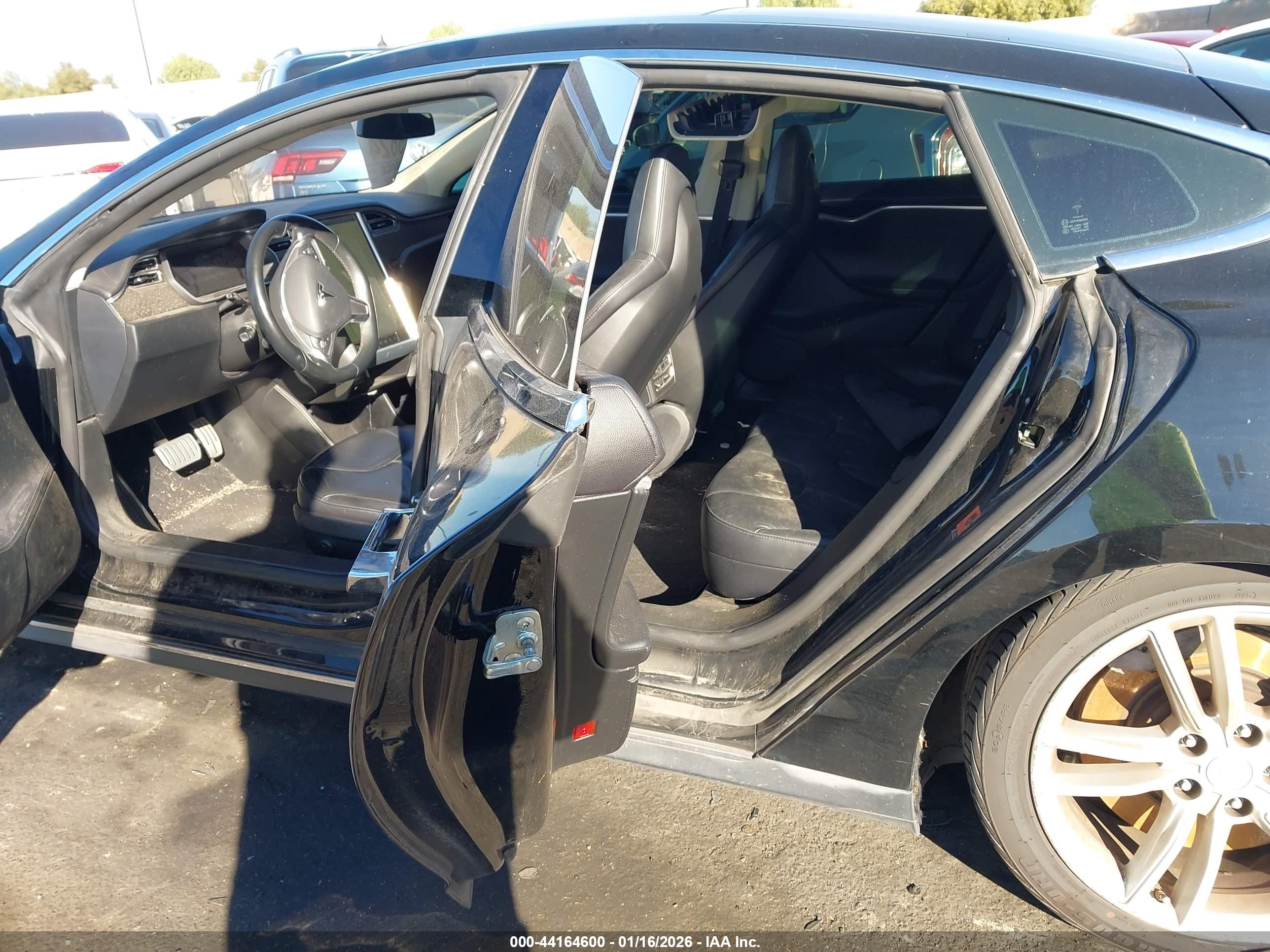 TESLA MODEL image 8
