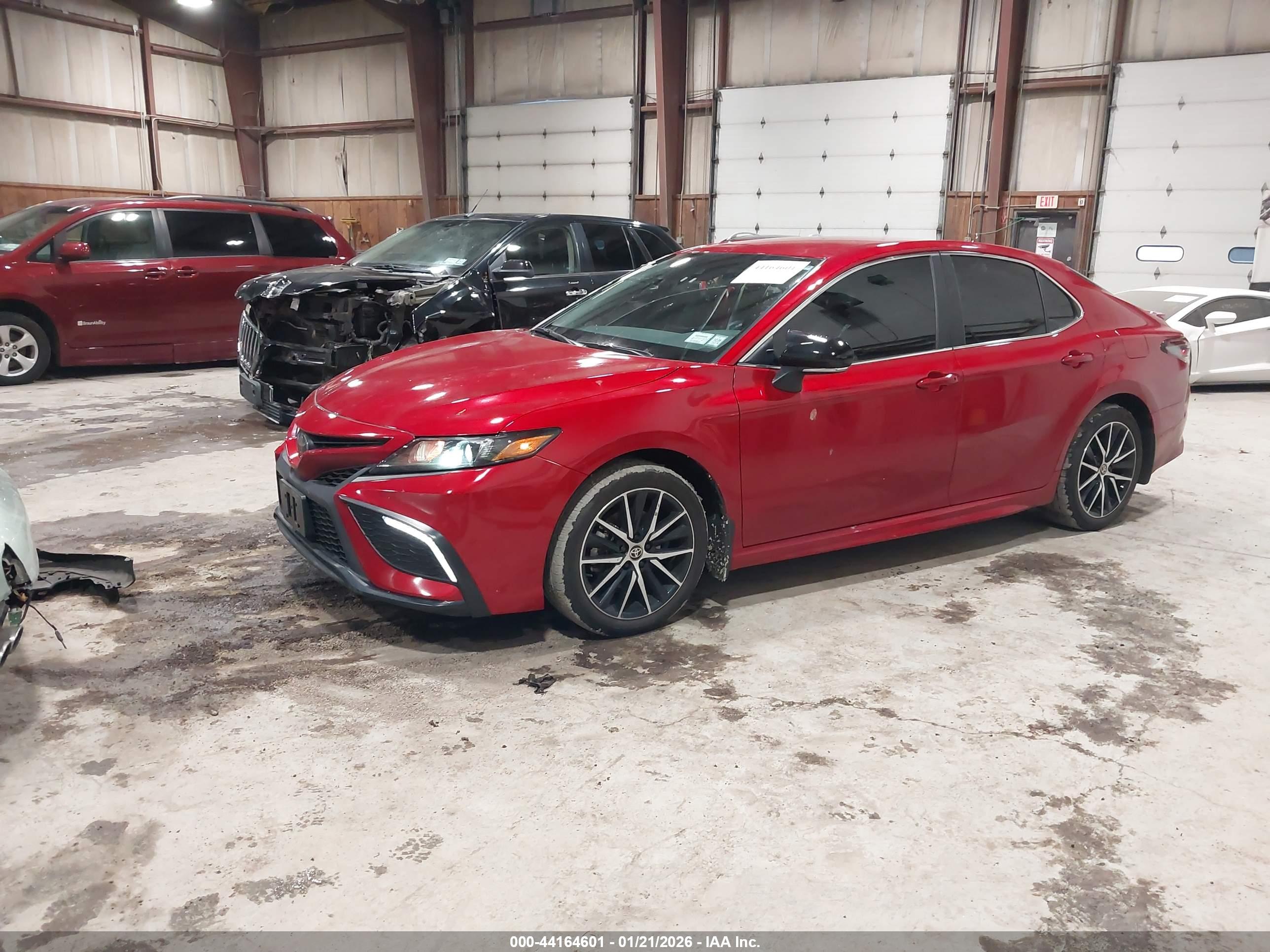 TOYOTA CAMRY image 2