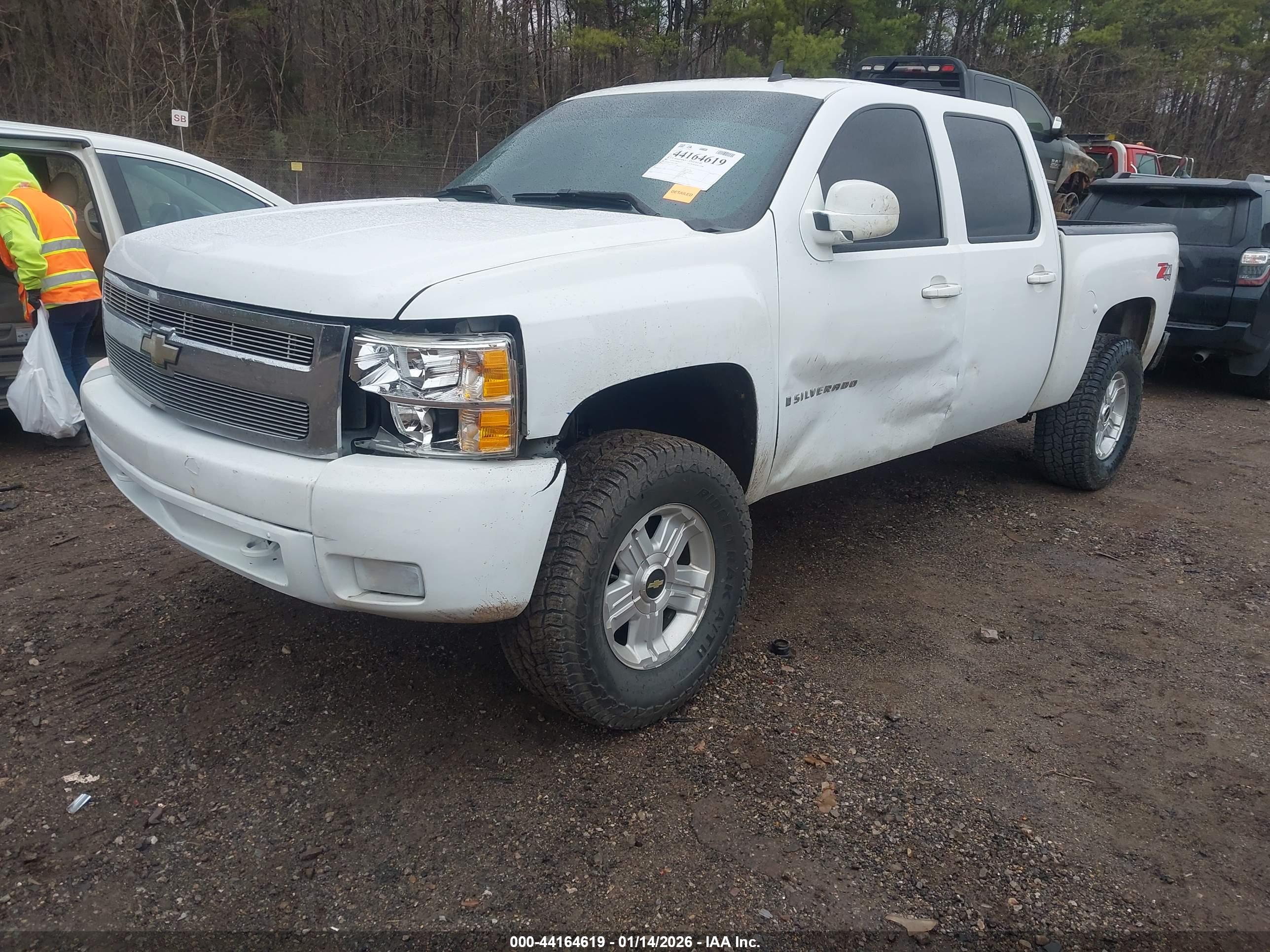 CHEVROLET SILVERADO image 2
