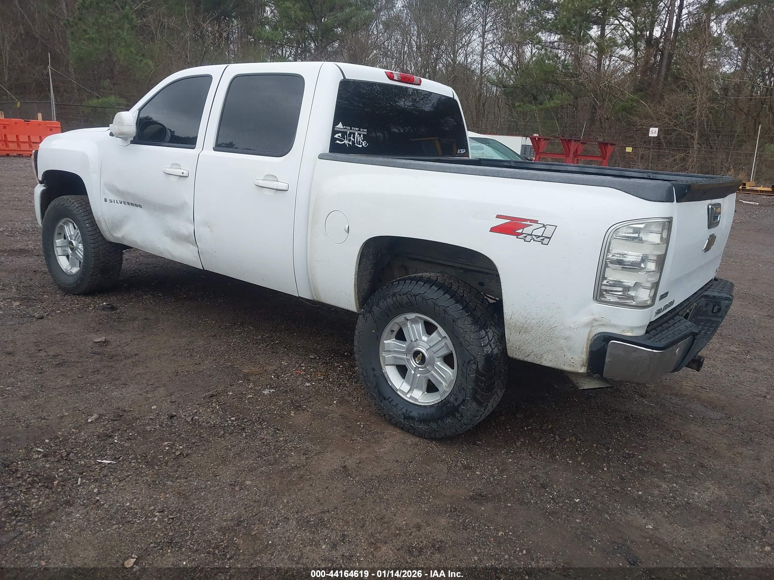 CHEVROLET SILVERADO image 3