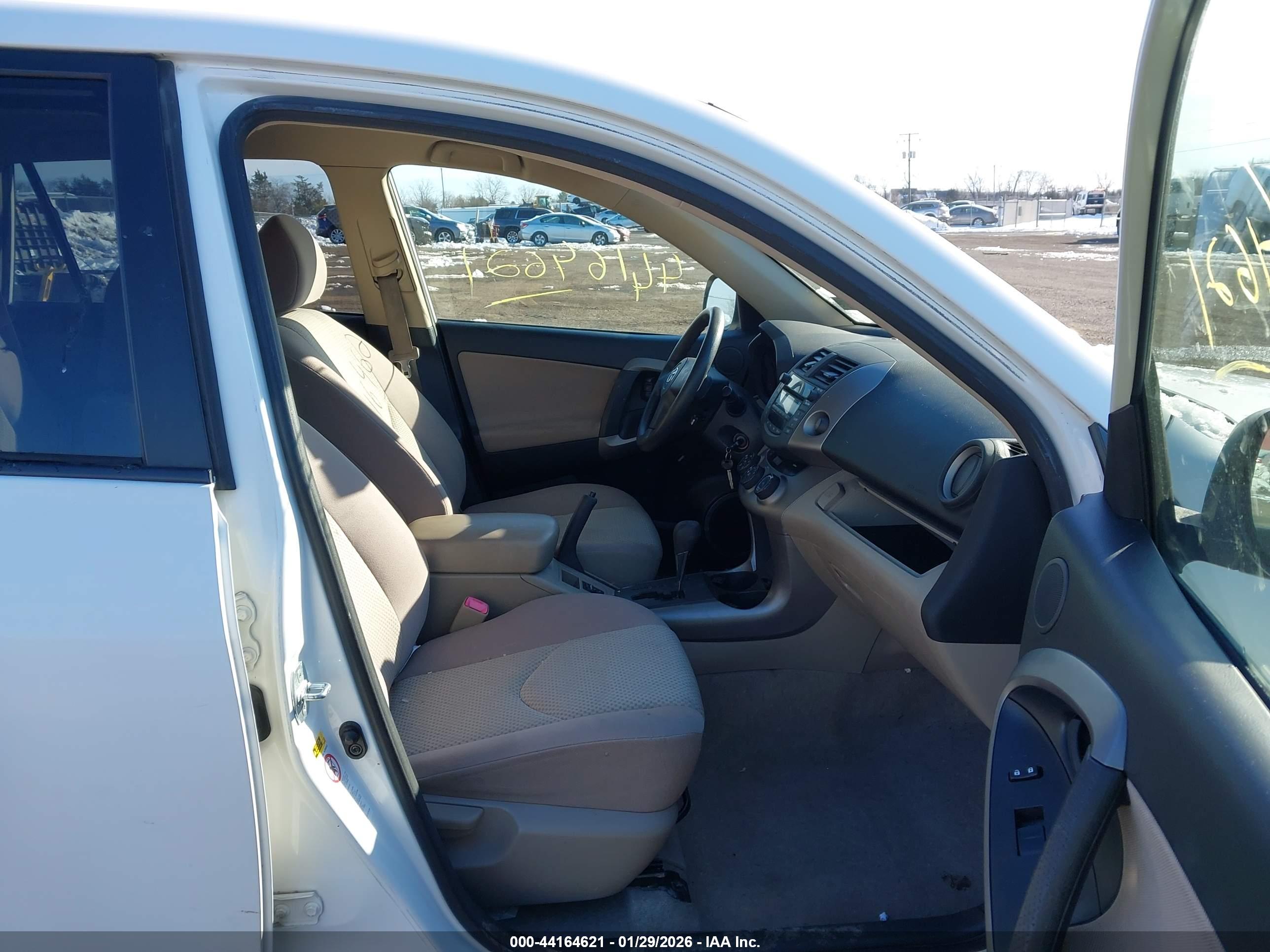 TOYOTA RAV4 image 5