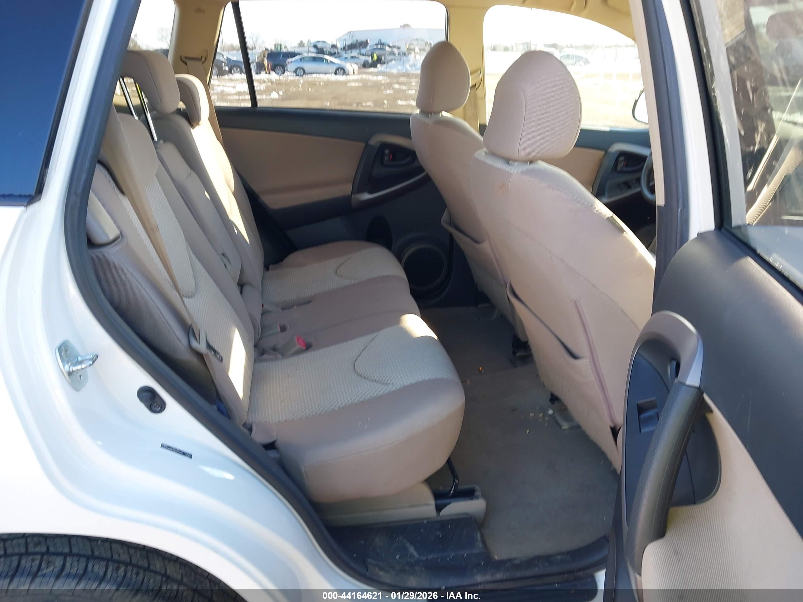 TOYOTA RAV4 image 8