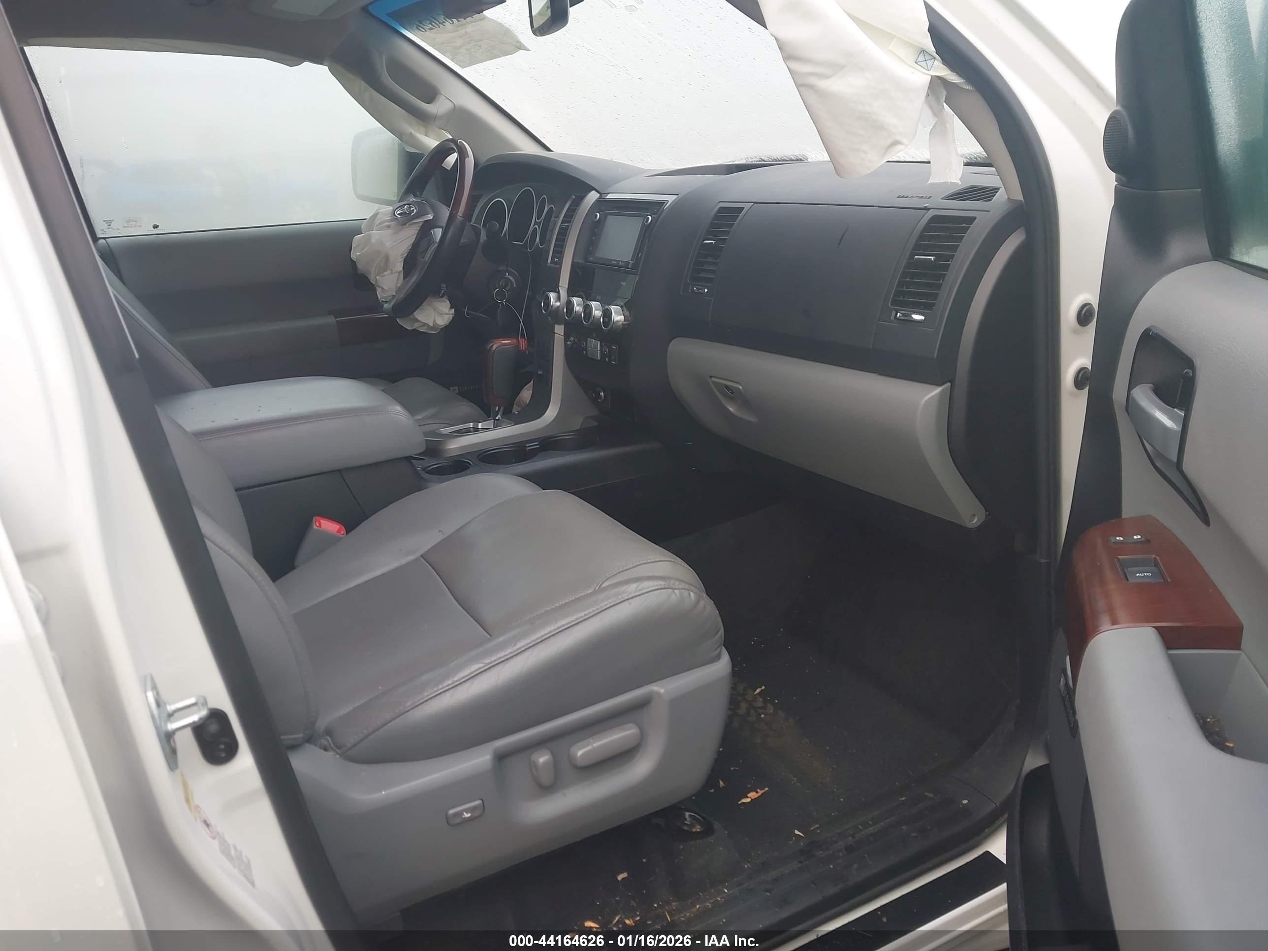 TOYOTA SEQUOIA image 5