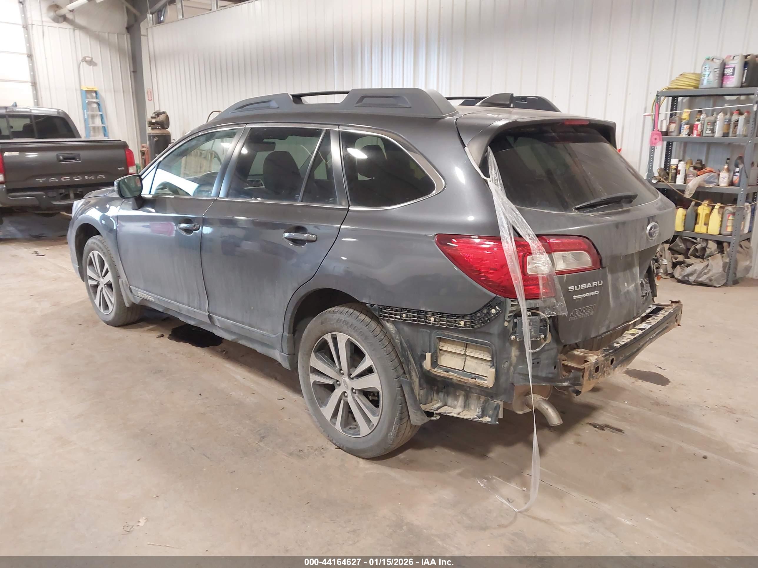 SUBARU OUTBACK image 3