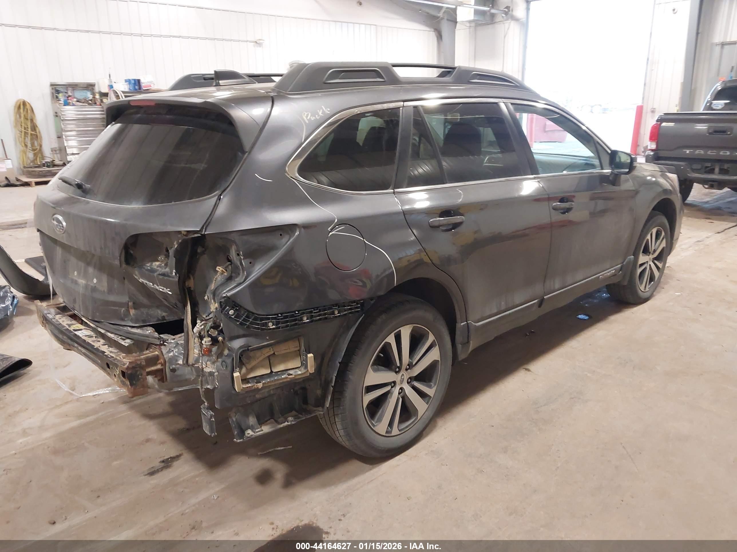 SUBARU OUTBACK image 4