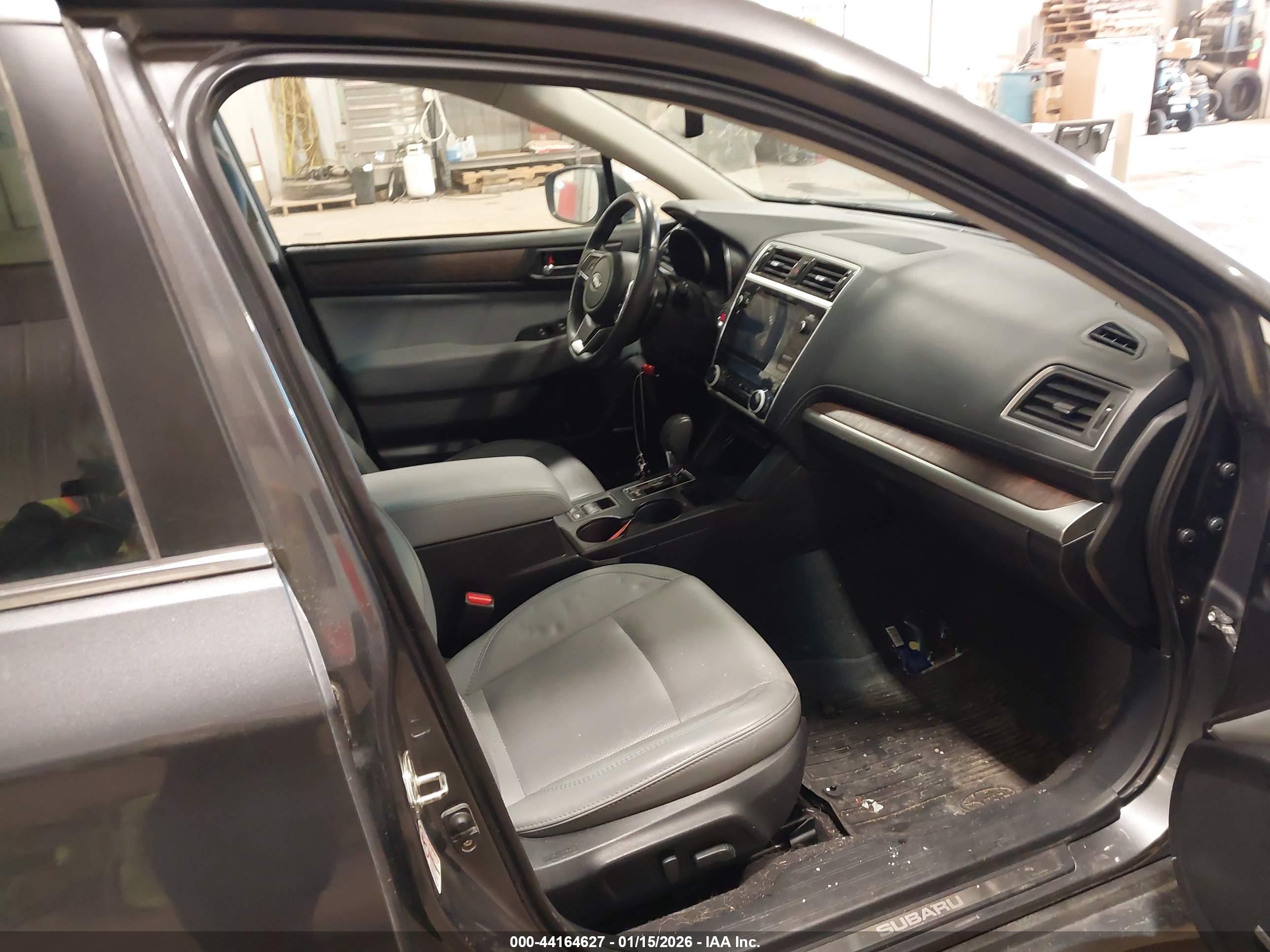 SUBARU OUTBACK image 5