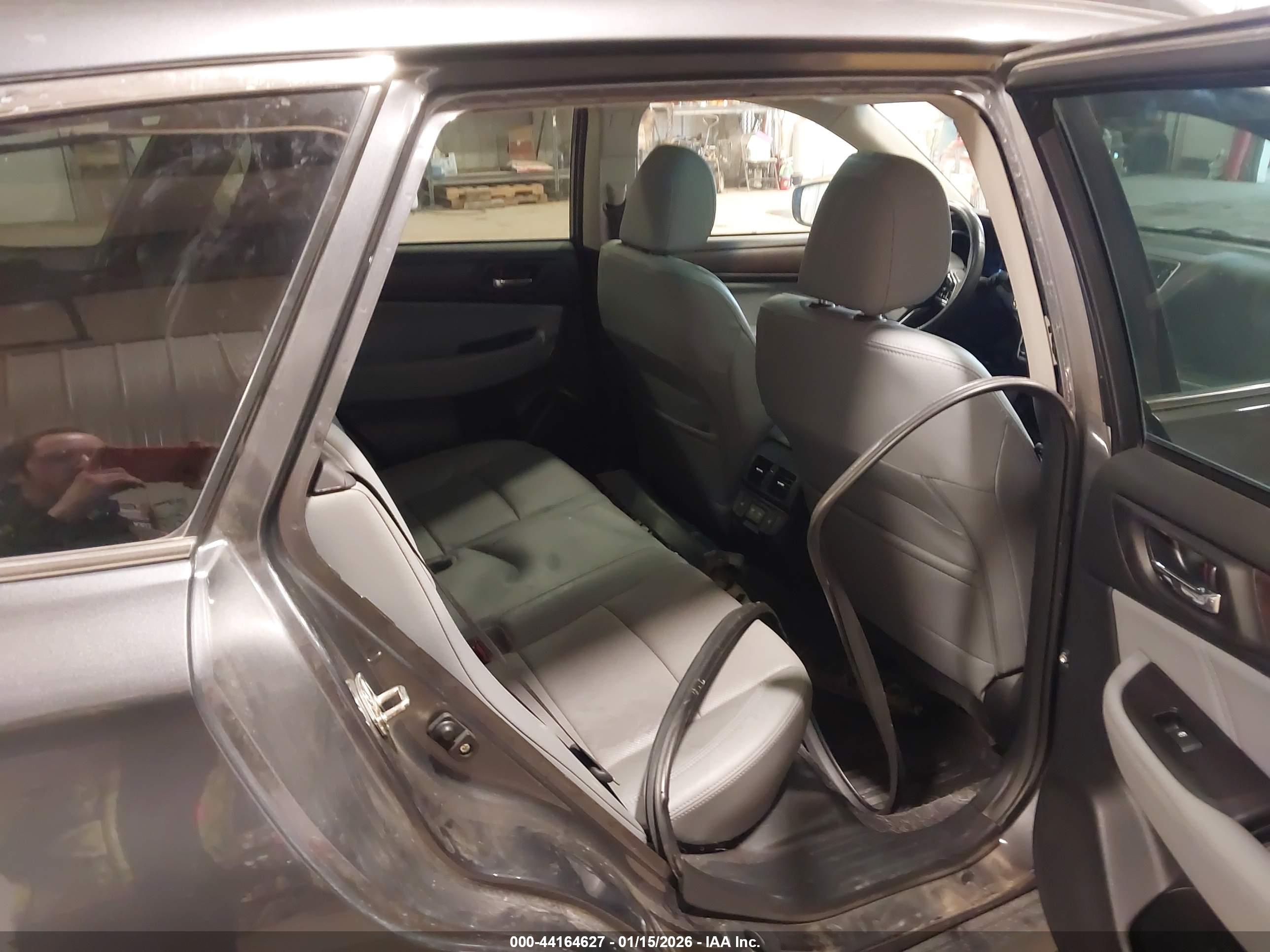 SUBARU OUTBACK image 8