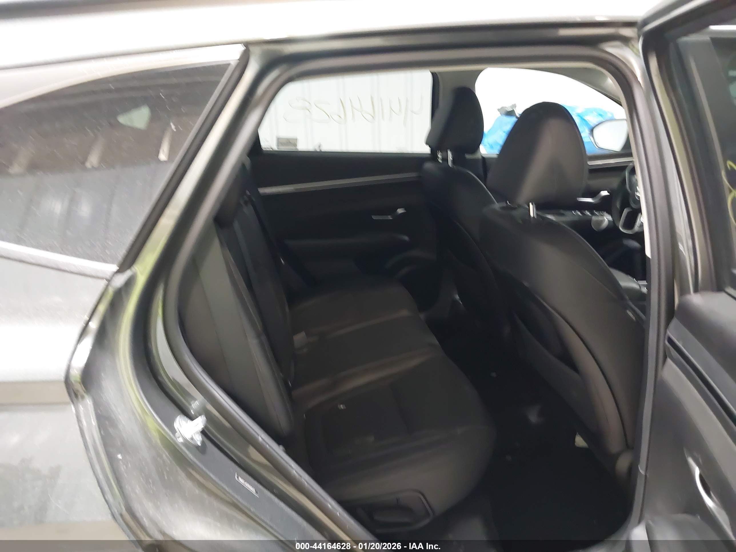 HYUNDAI TUCSON image 8