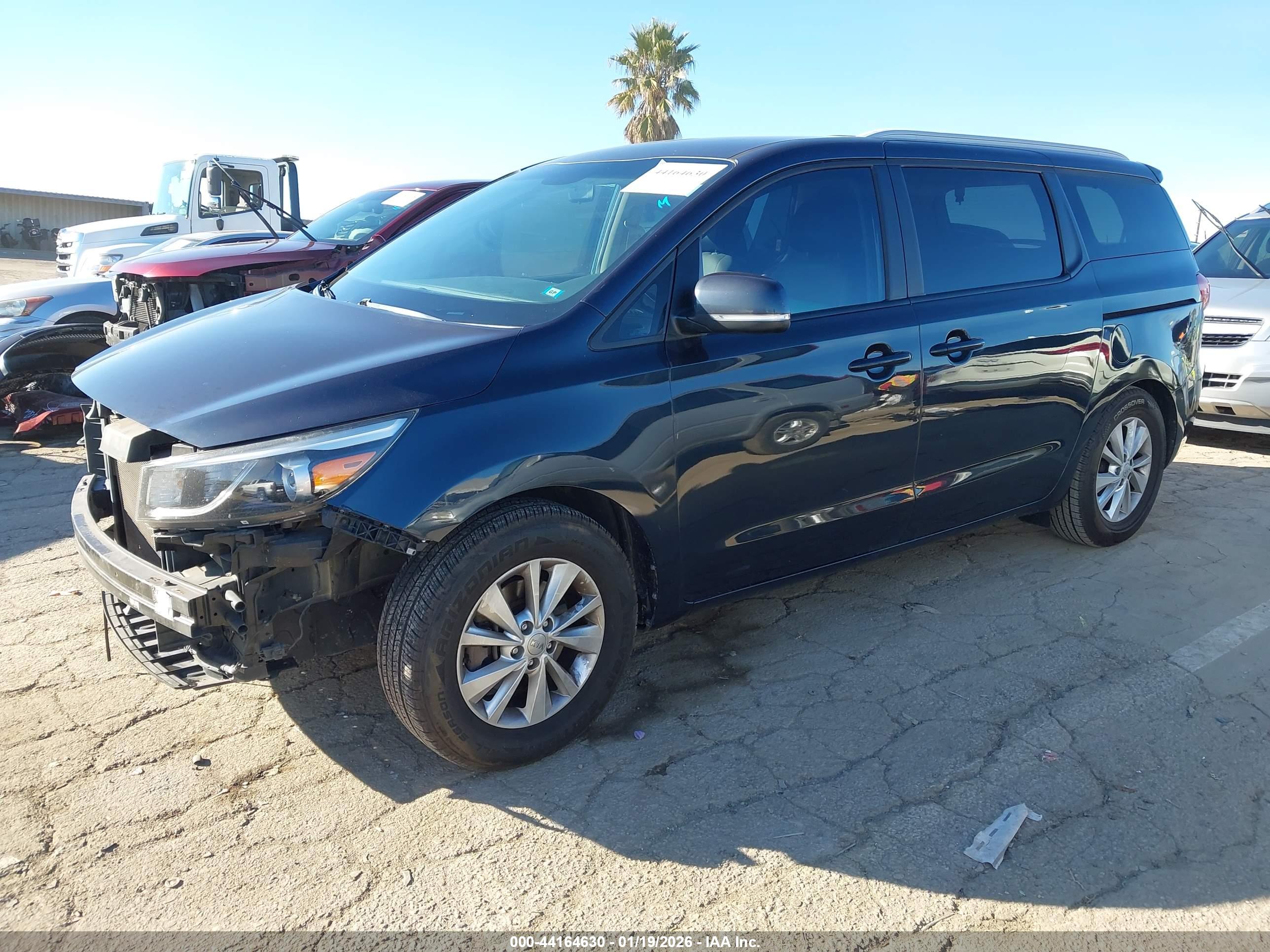 KIA SEDONA image 2