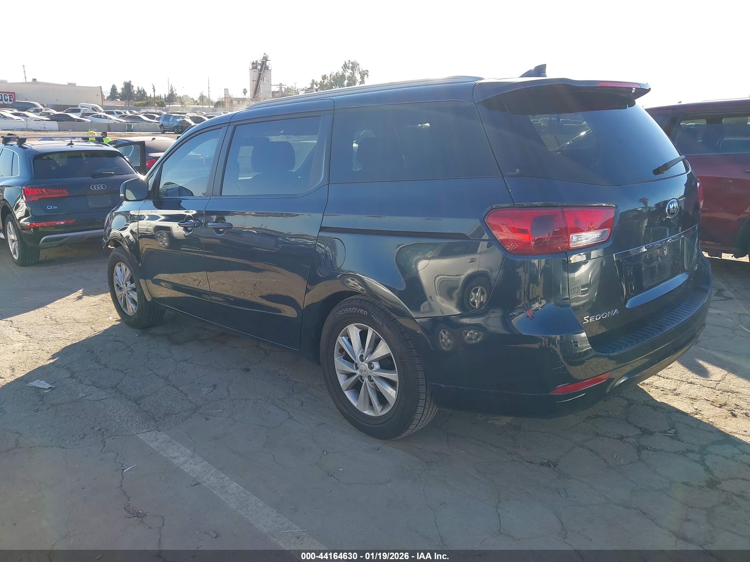 KIA SEDONA image 3