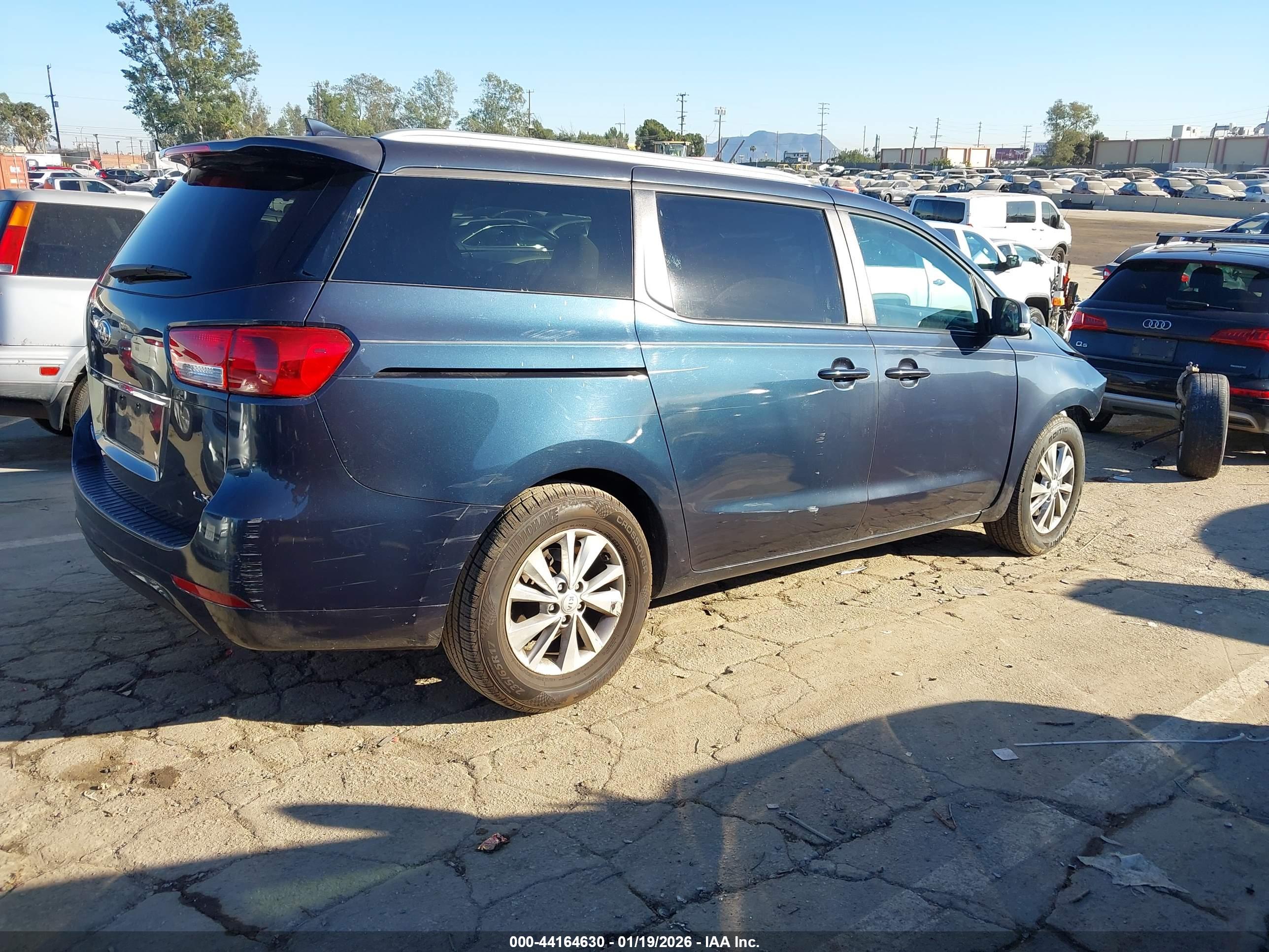 KIA SEDONA image 4