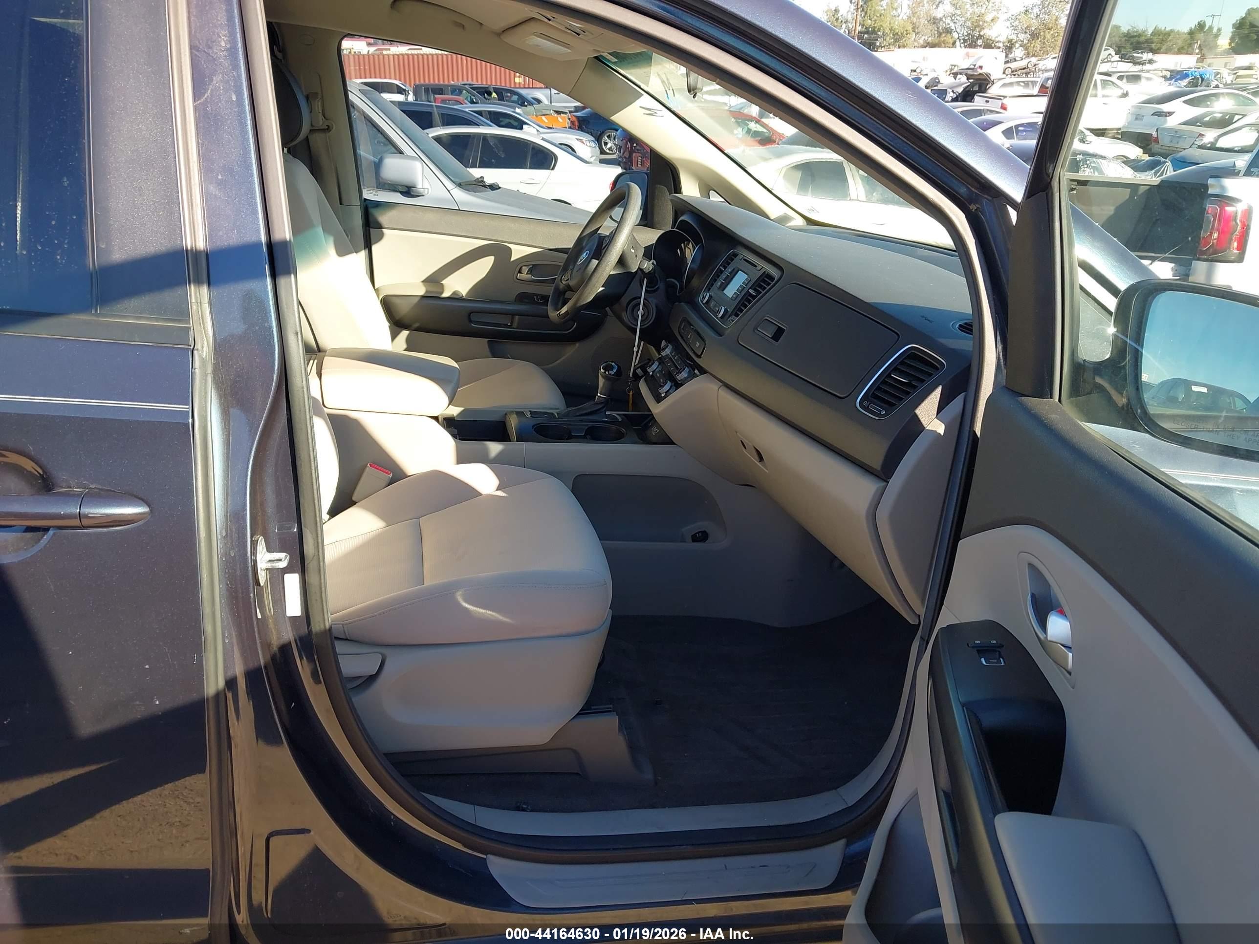 KIA SEDONA image 5
