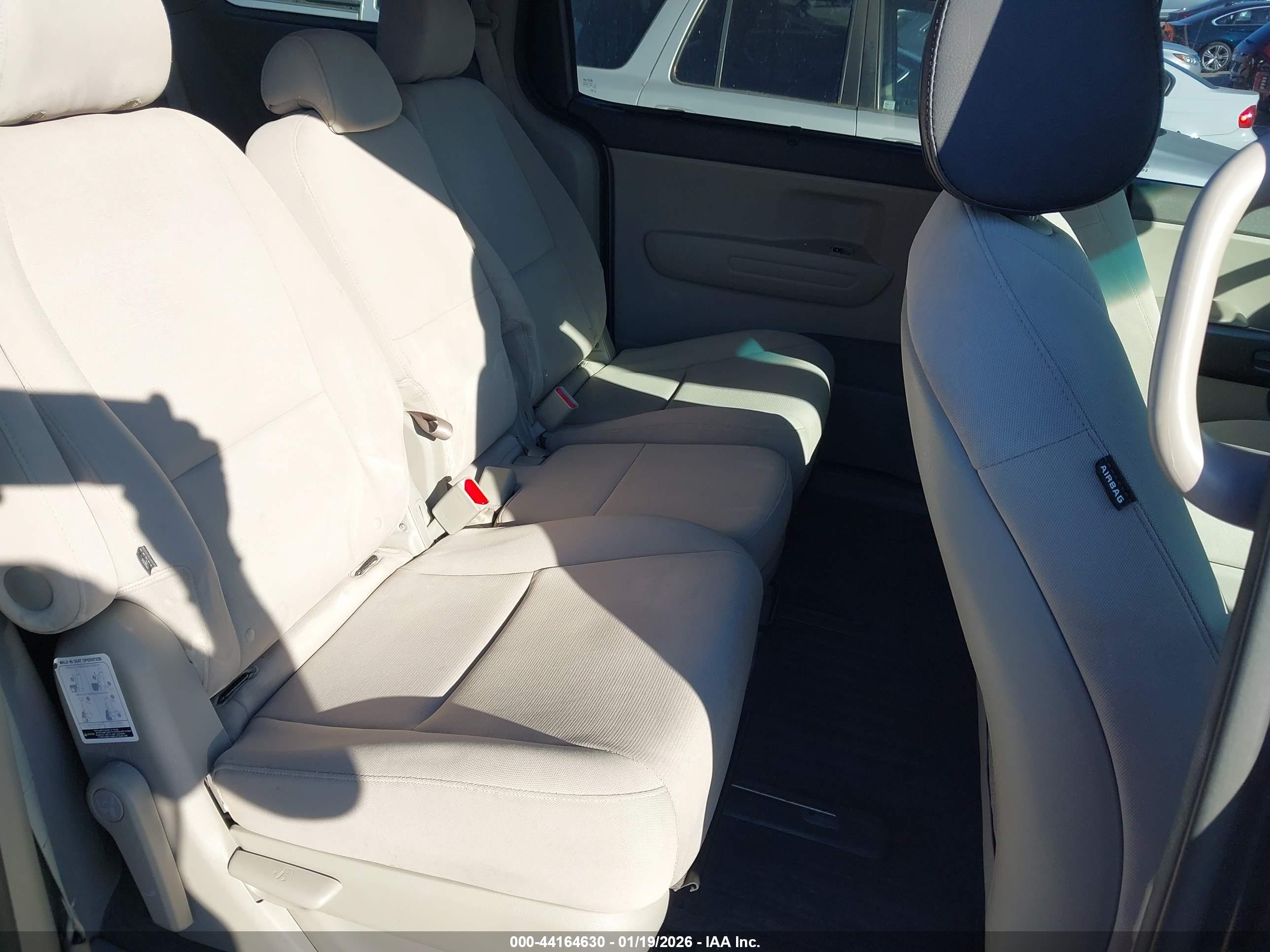 KIA SEDONA image 8