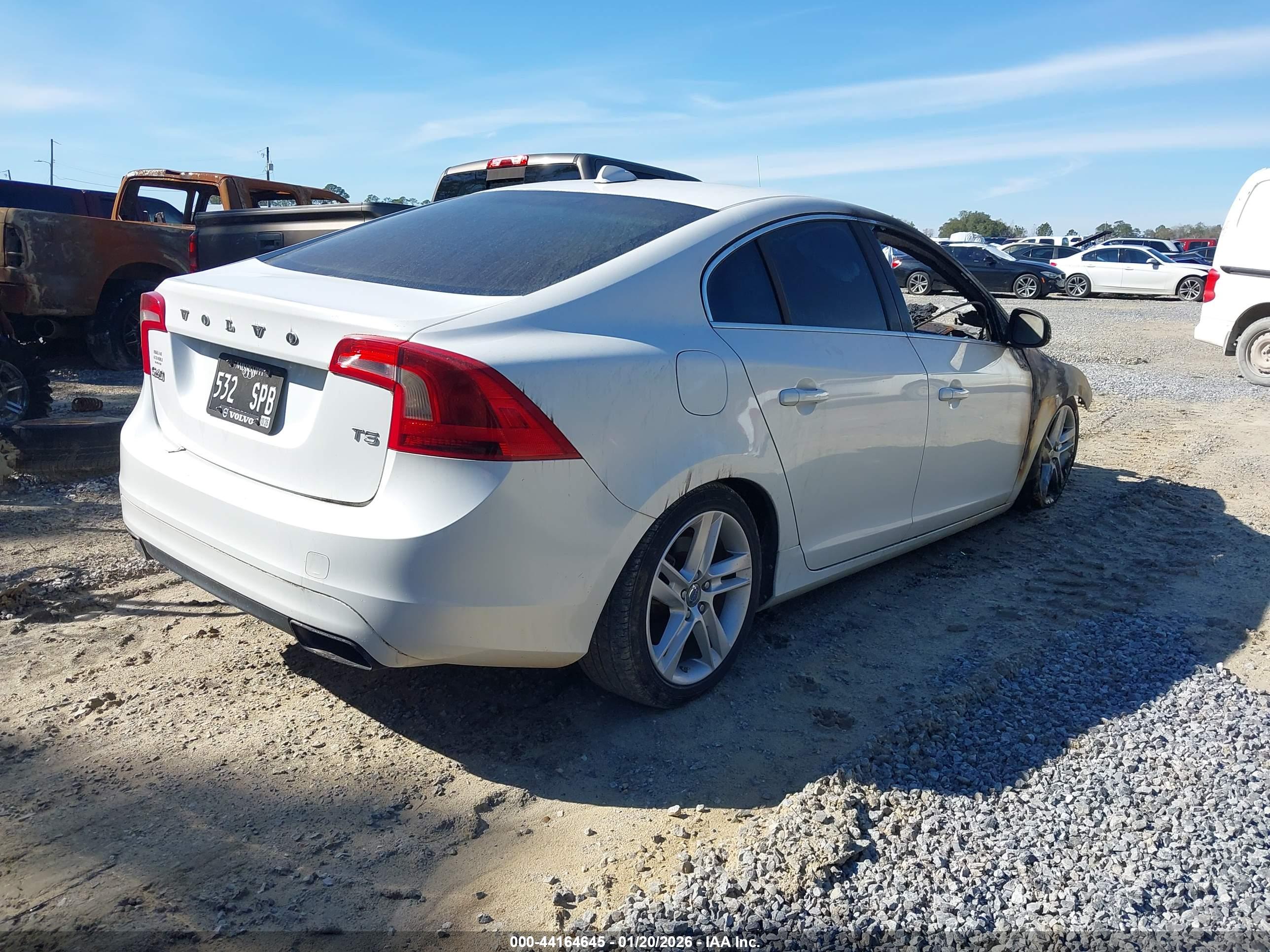 VOLVO S60 image 4