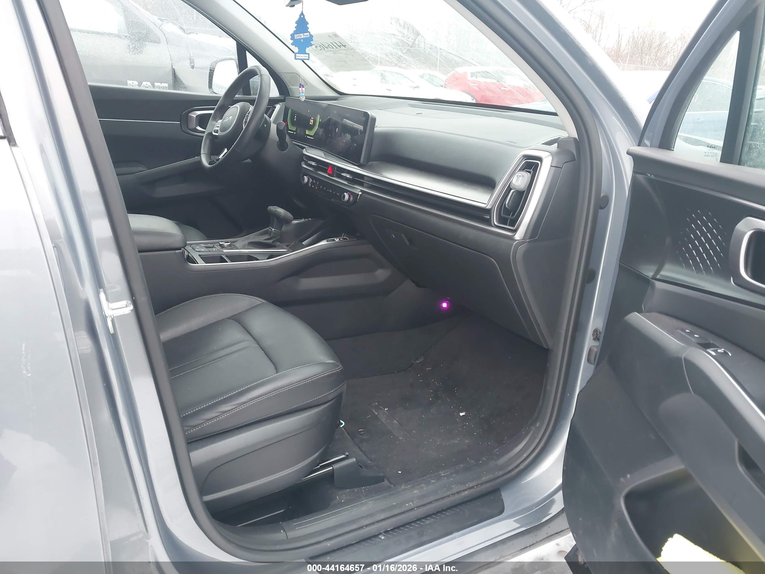 KIA SORENTO image 5