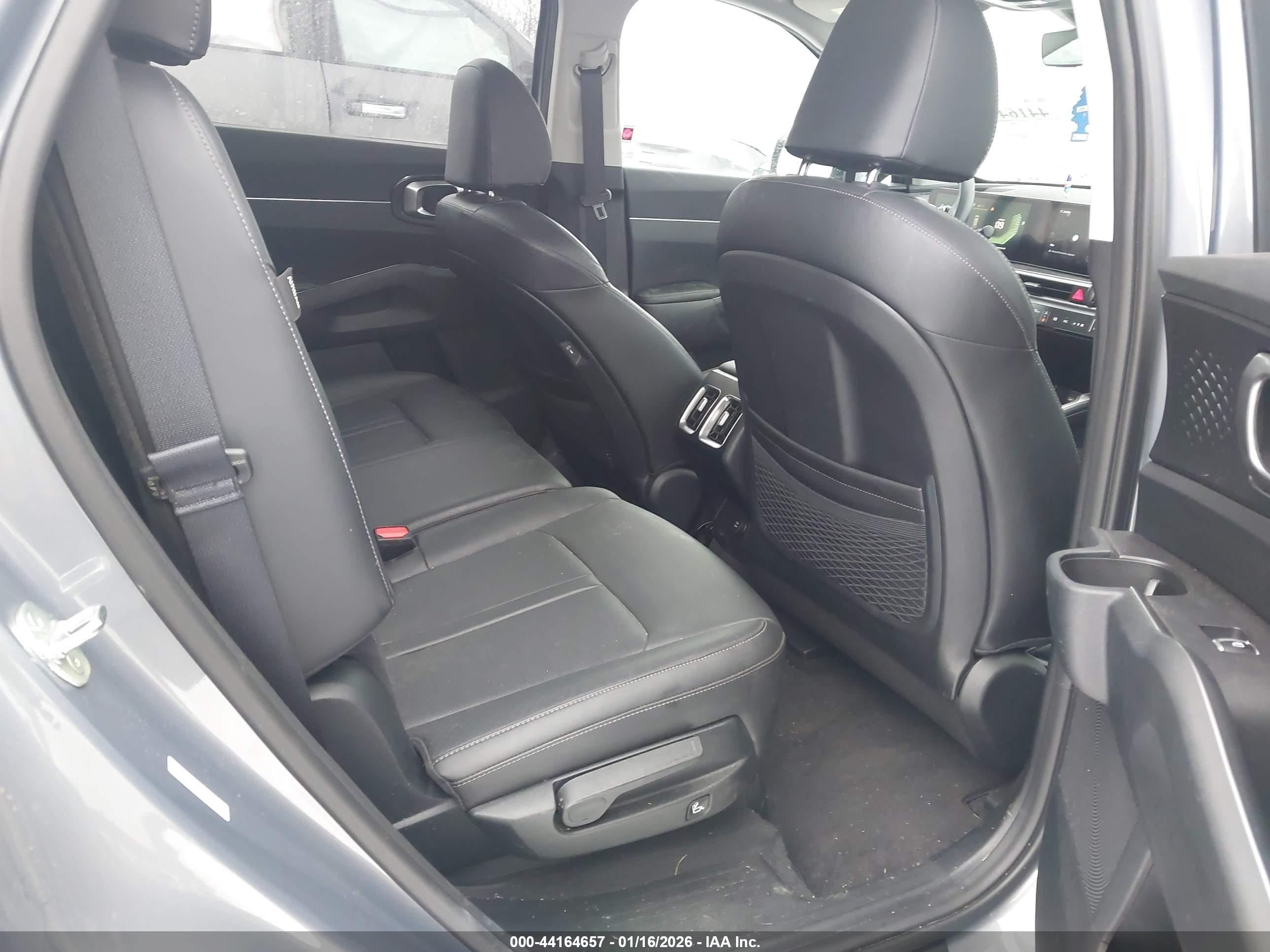 KIA SORENTO image 8