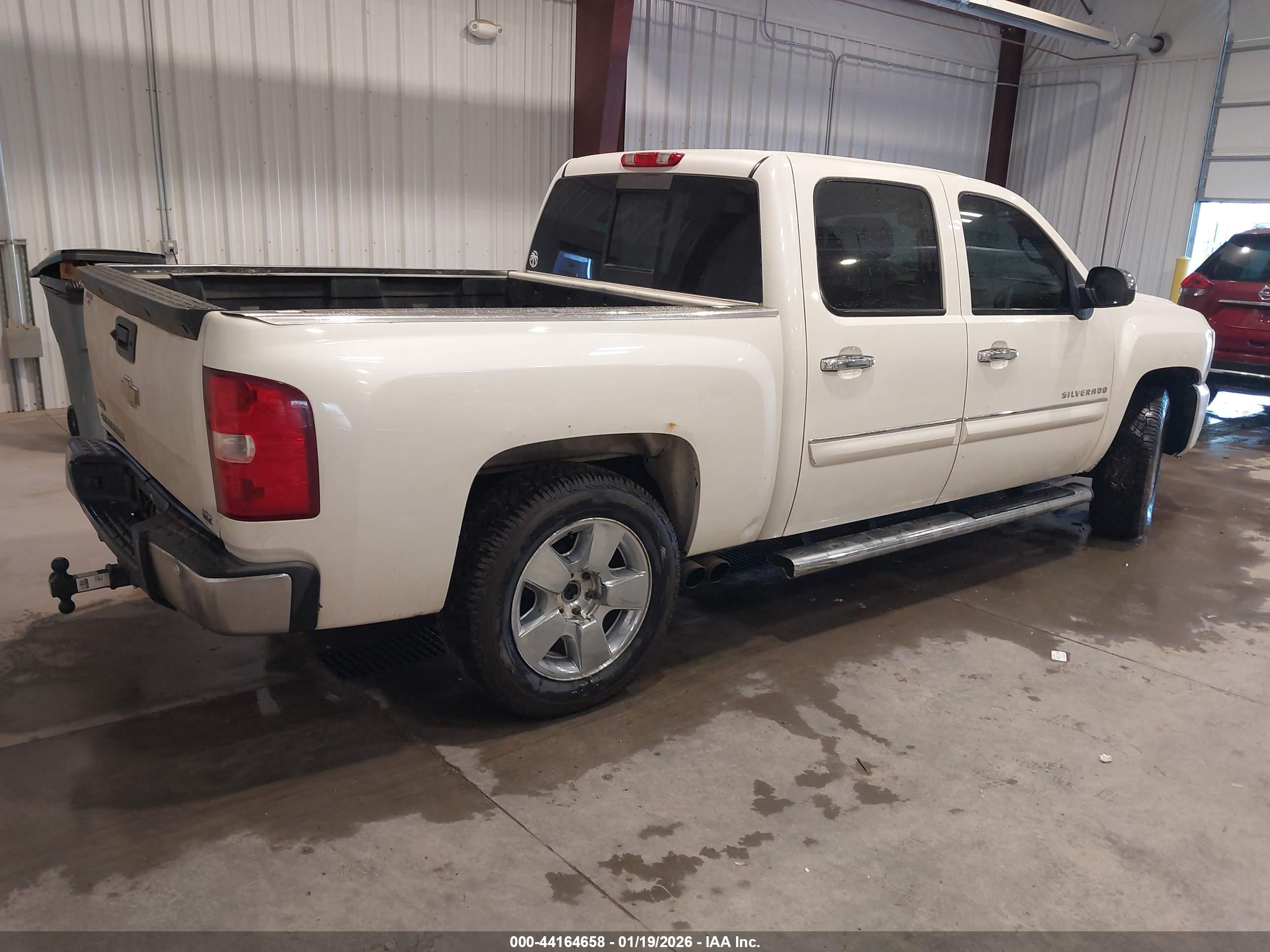CHEVROLET SILVERADO image 4