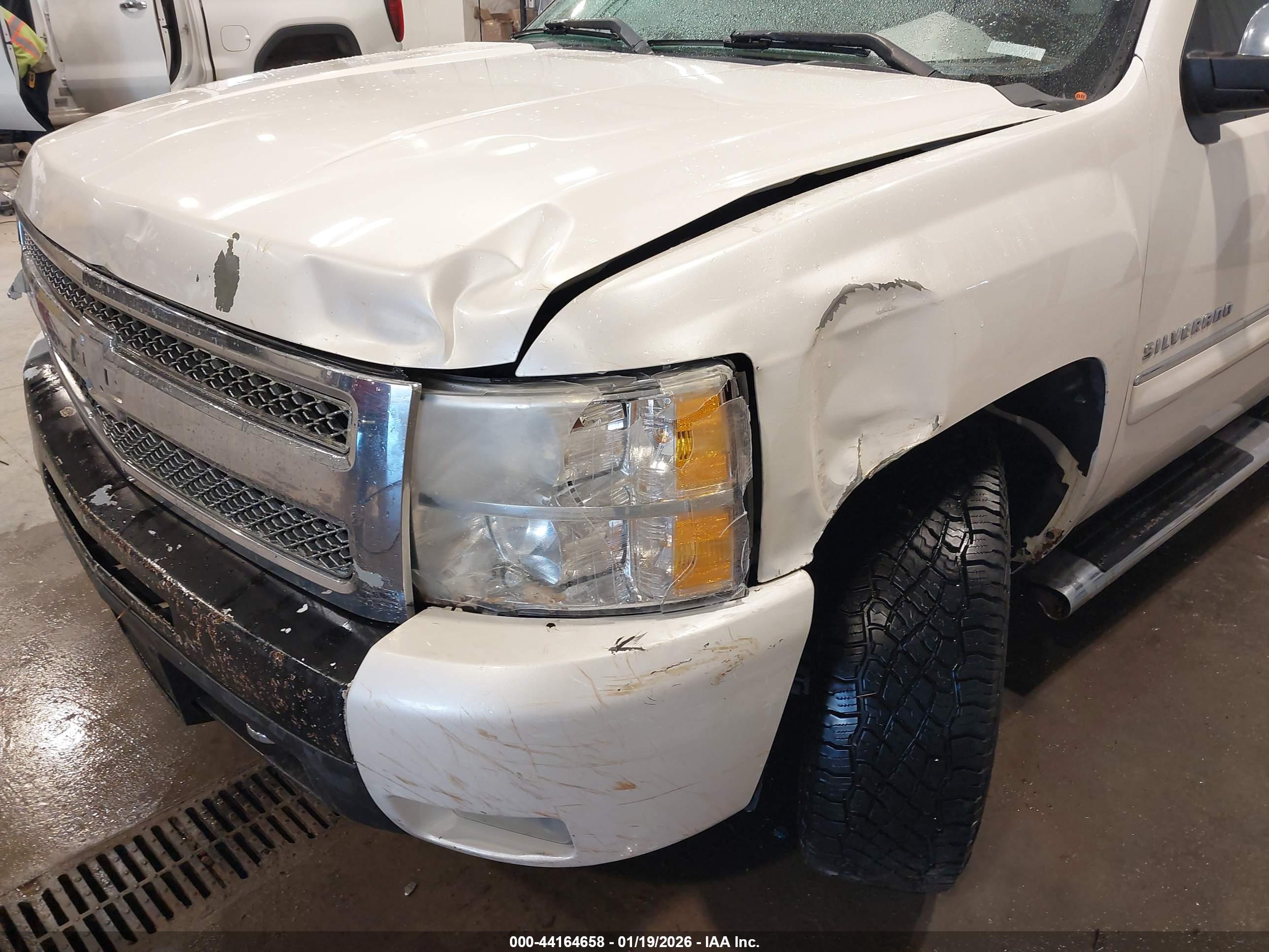 CHEVROLET SILVERADO image 6