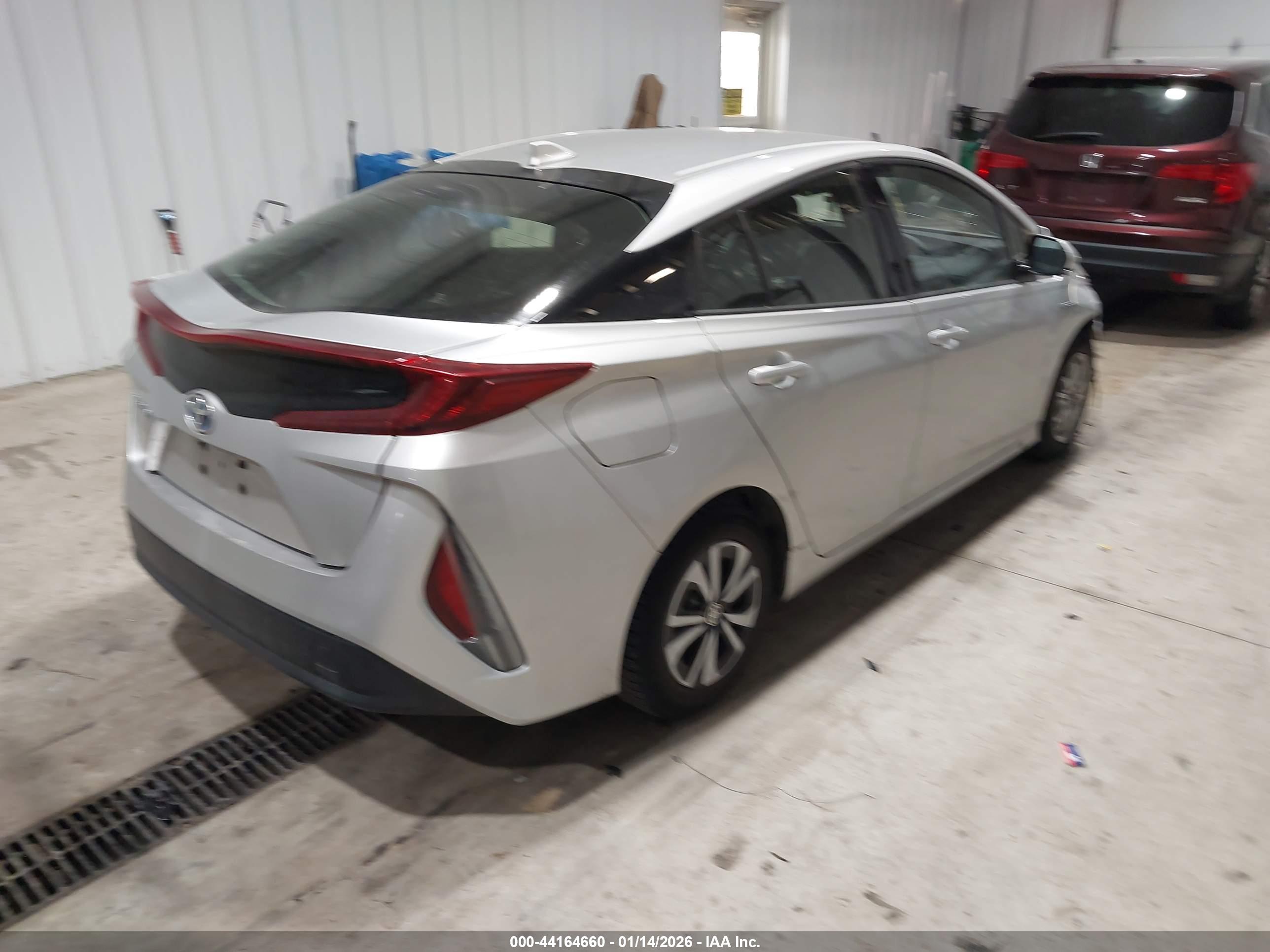 TOYOTA PRIUS image 4