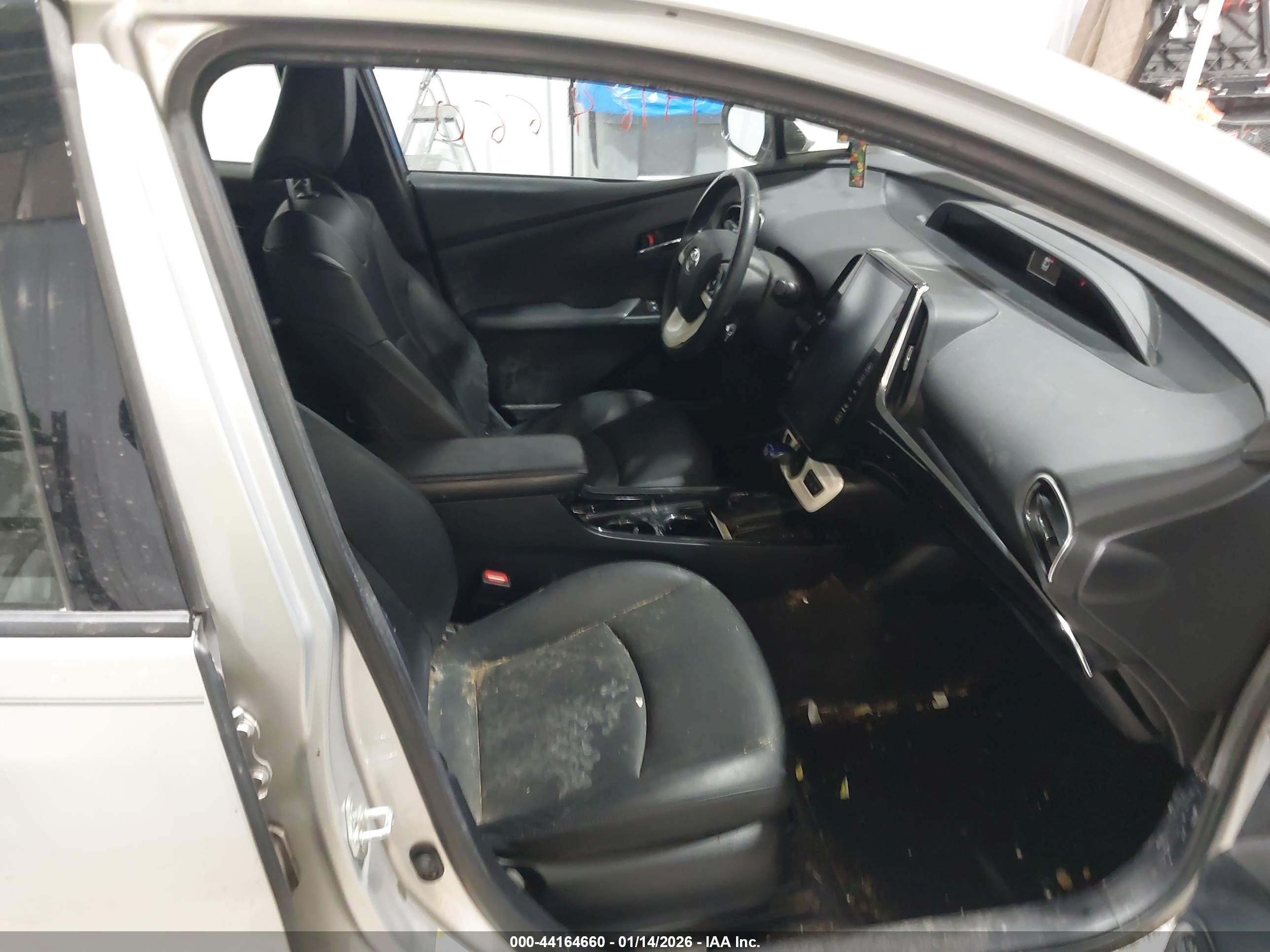 TOYOTA PRIUS image 5