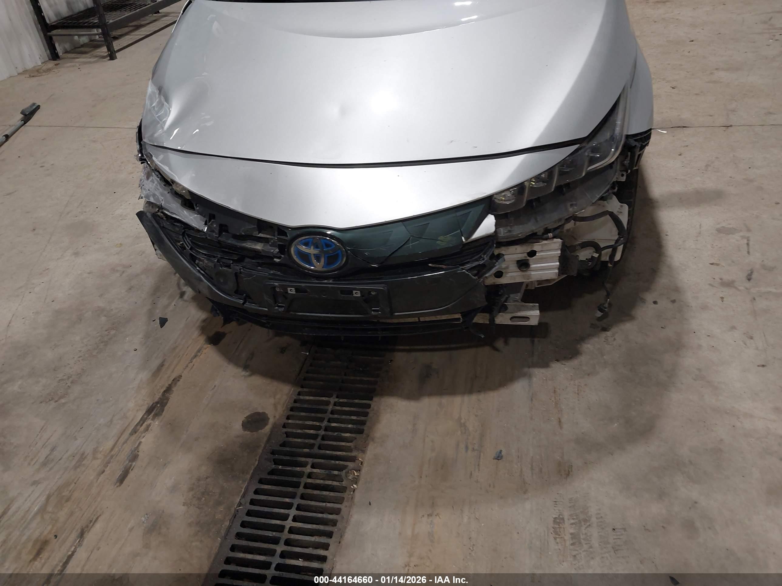 TOYOTA PRIUS image 6