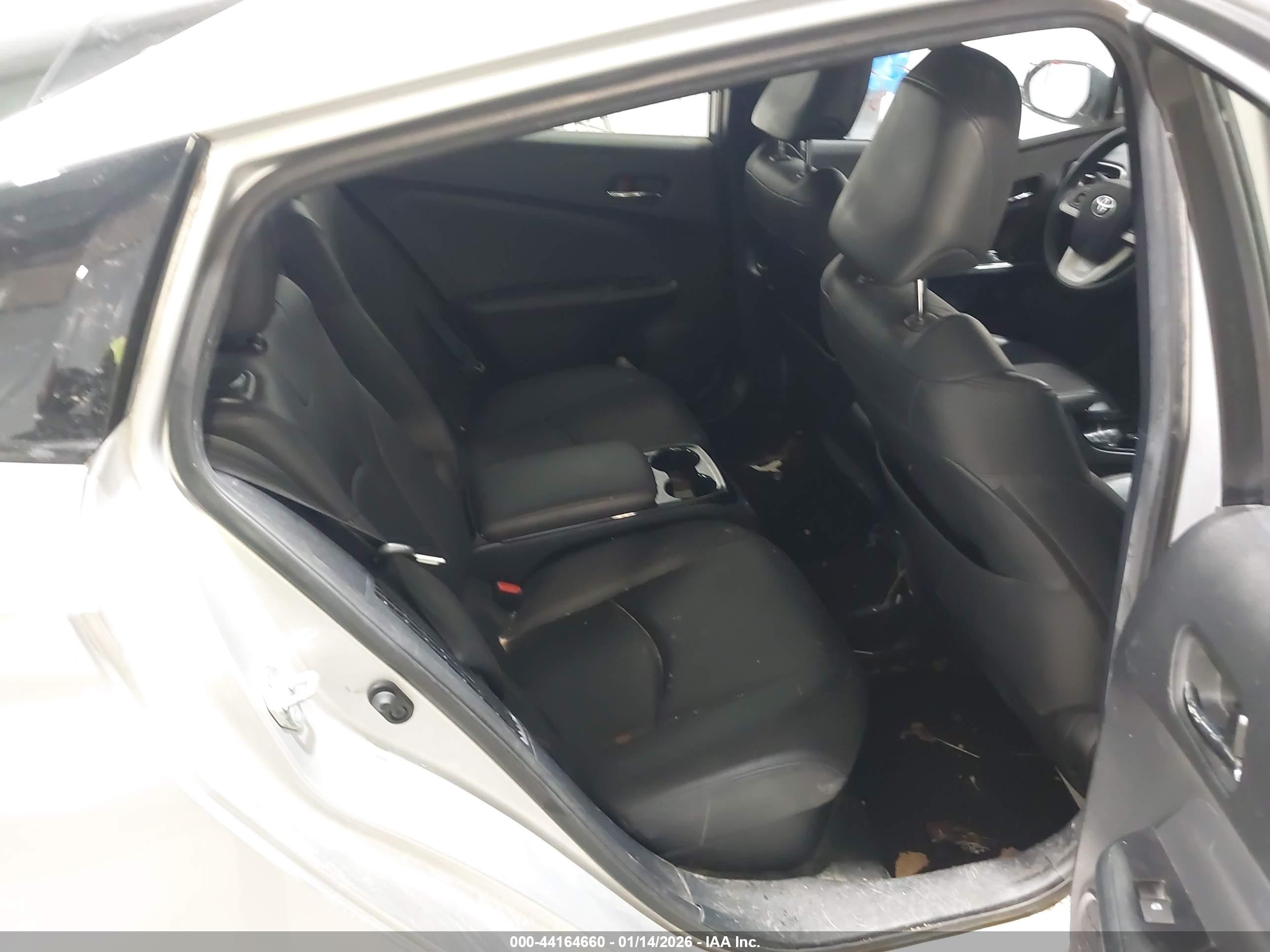 TOYOTA PRIUS image 8