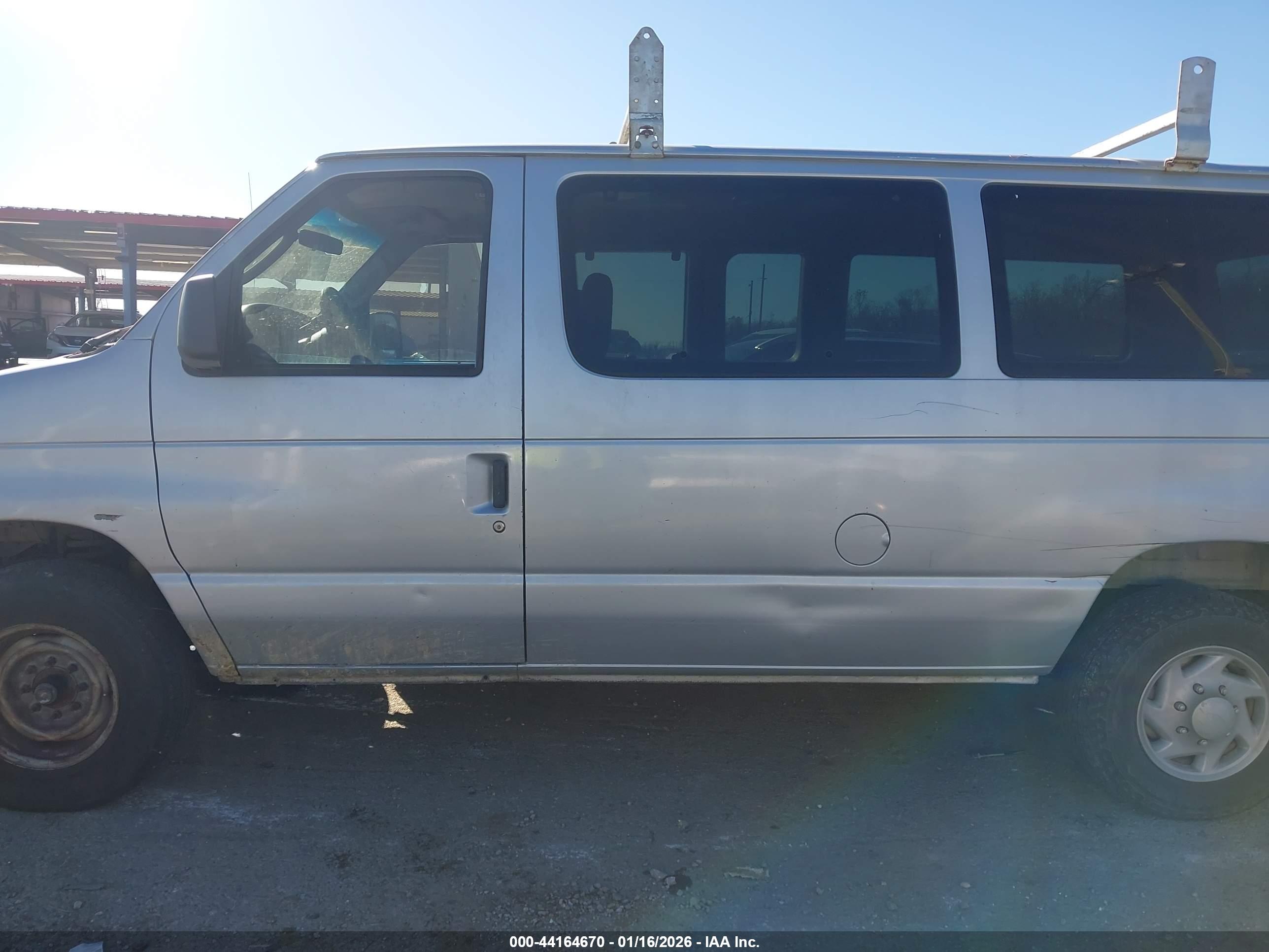 FORD E-350 image 6
