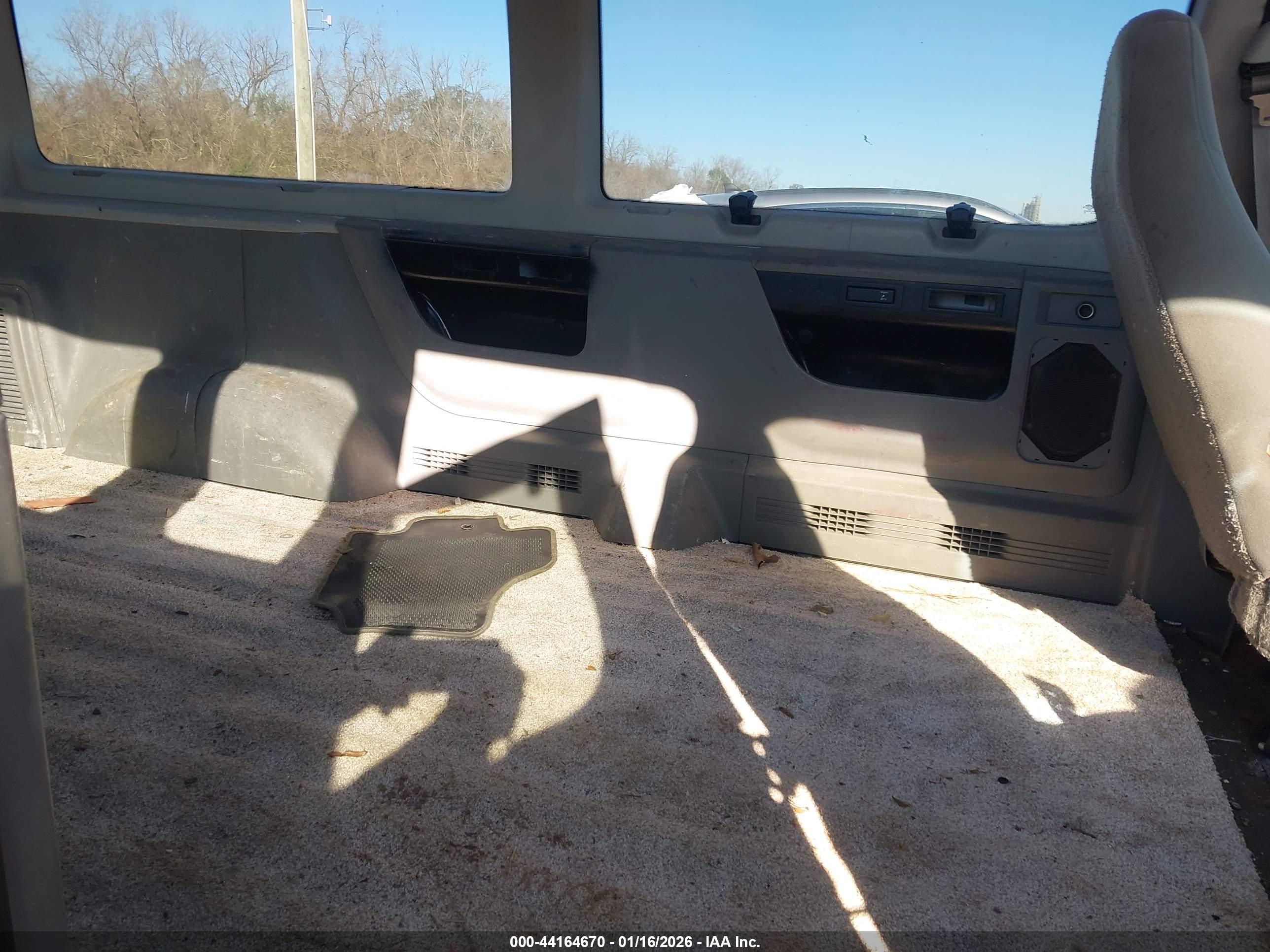 FORD E-350 image 8